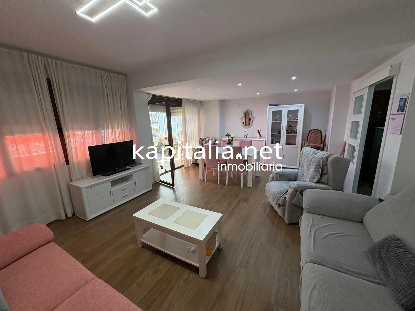 MAGNIFICO APARTAMENTO A LA VENTA EN PRIMERA LINEA DE LA PLAYA DE GANDIA TOTALMENTE EQUIPADO Y CON GARAJE PRIVADO