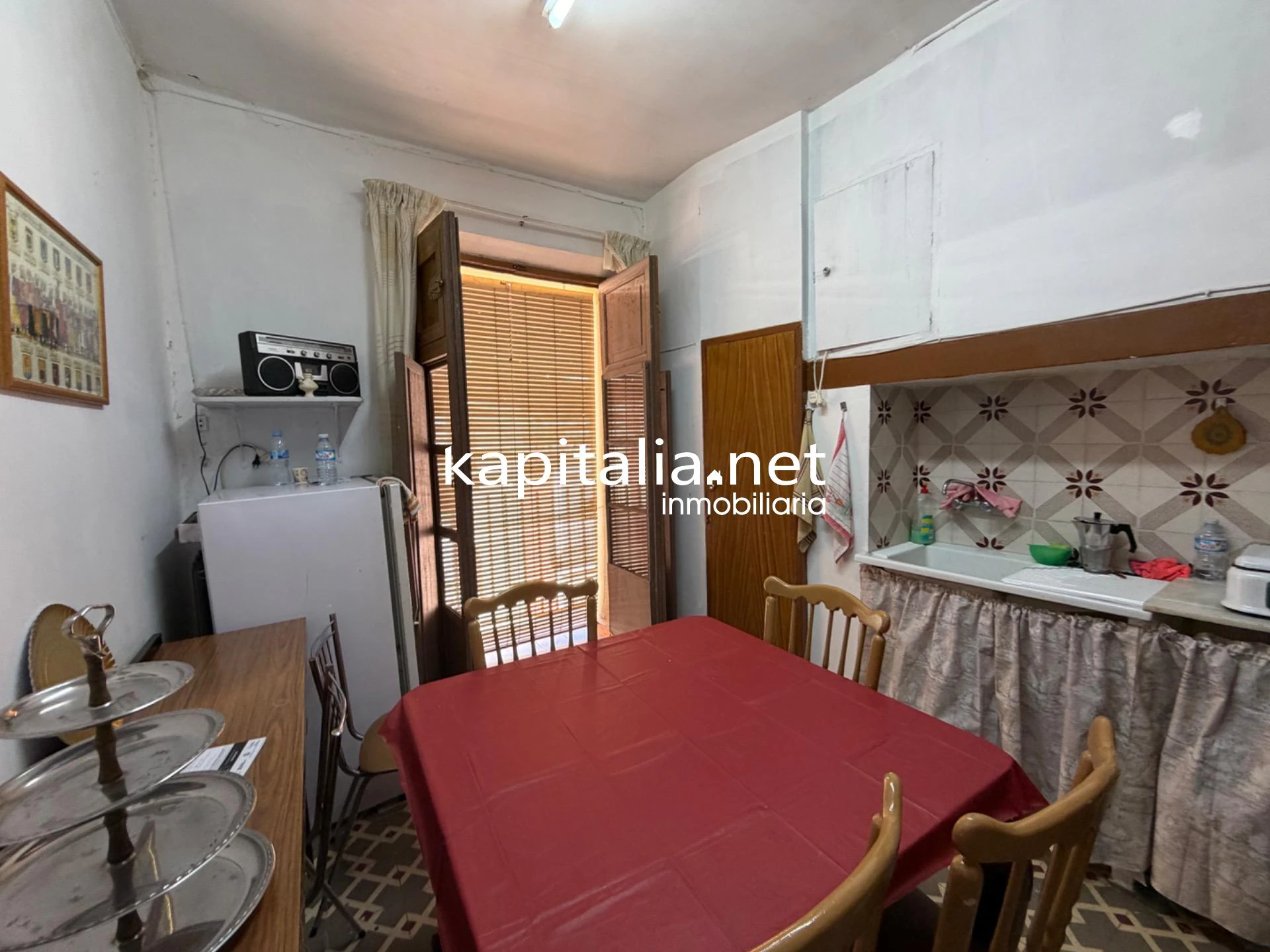 Piso para reformar con gran balcón junto al 