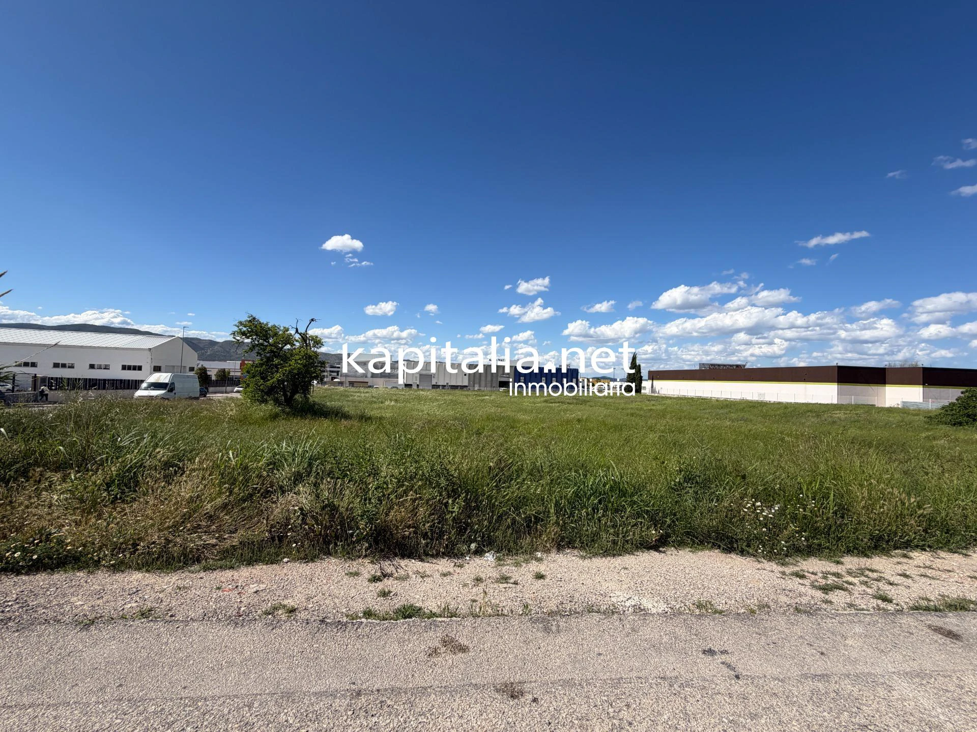 10469 - EN EXCLUSIVA PARCELA INDUSTRIAL MUY PRÓXIMA A LA AVENIDA DEL TEXTIL