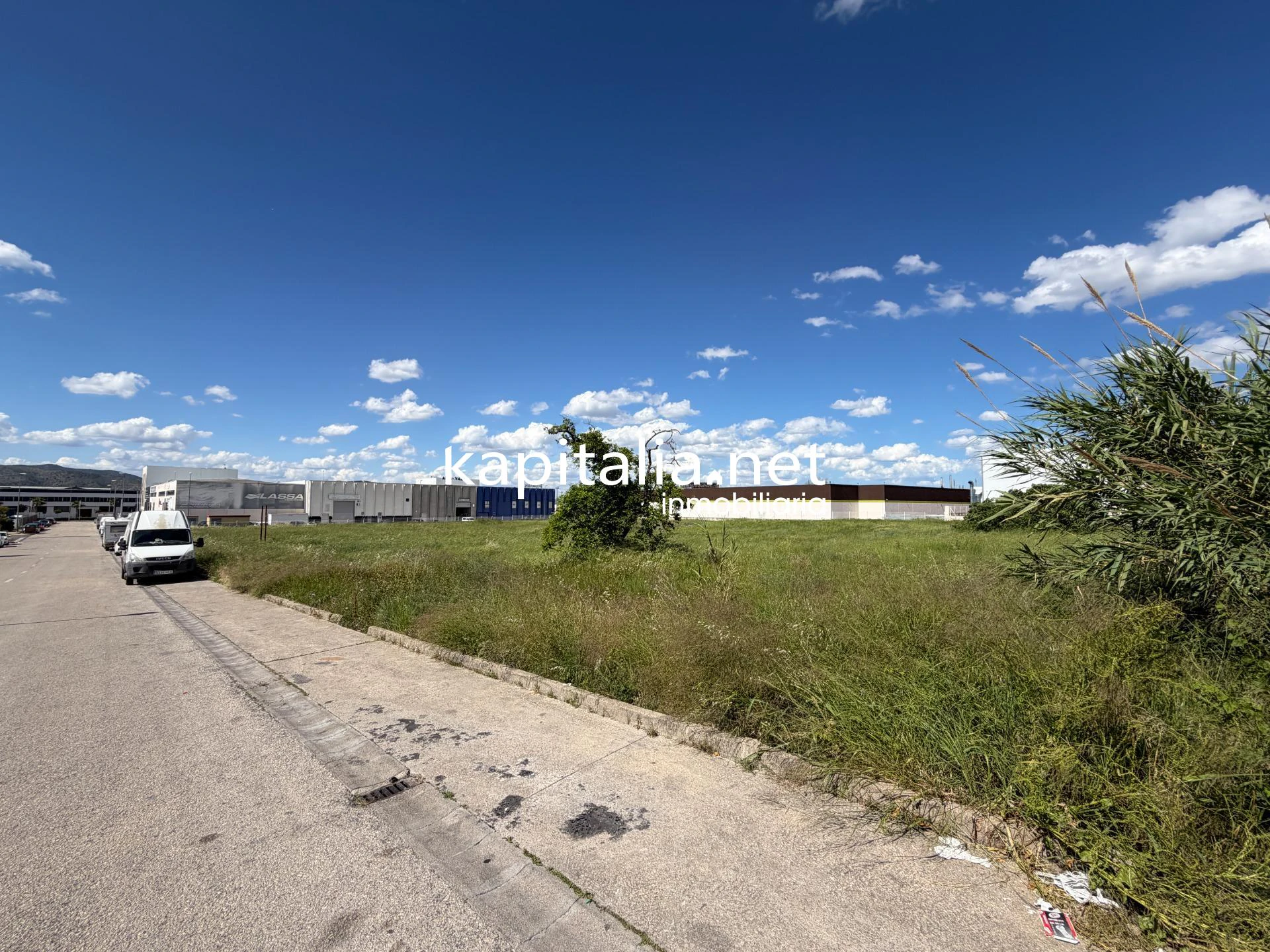 10469 - EN EXCLUSIVA PARCELA INDUSTRIAL MUY PRÓXIMA A LA AVENIDA DEL TEXTIL