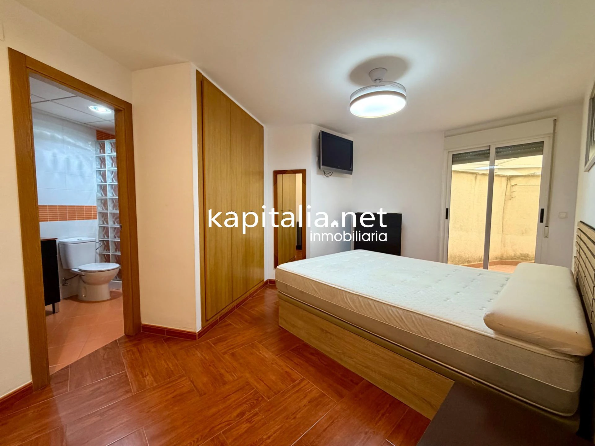 Bajo exterior con garaje, trastero y piscina ¡Listo para entrar a vivir y gastos mínimos!