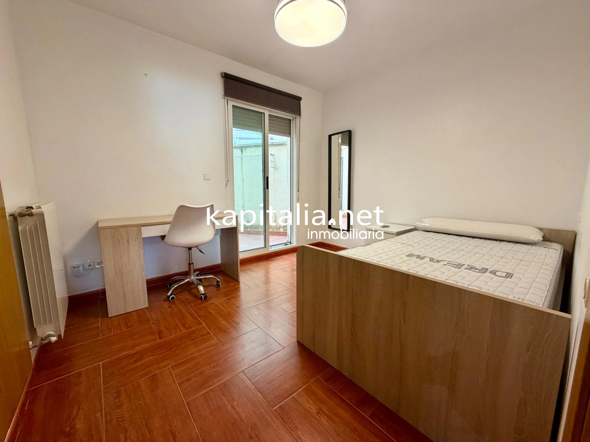 Bajo exterior con garaje, trastero y piscina ¡Listo para entrar a vivir y gastos mínimos!