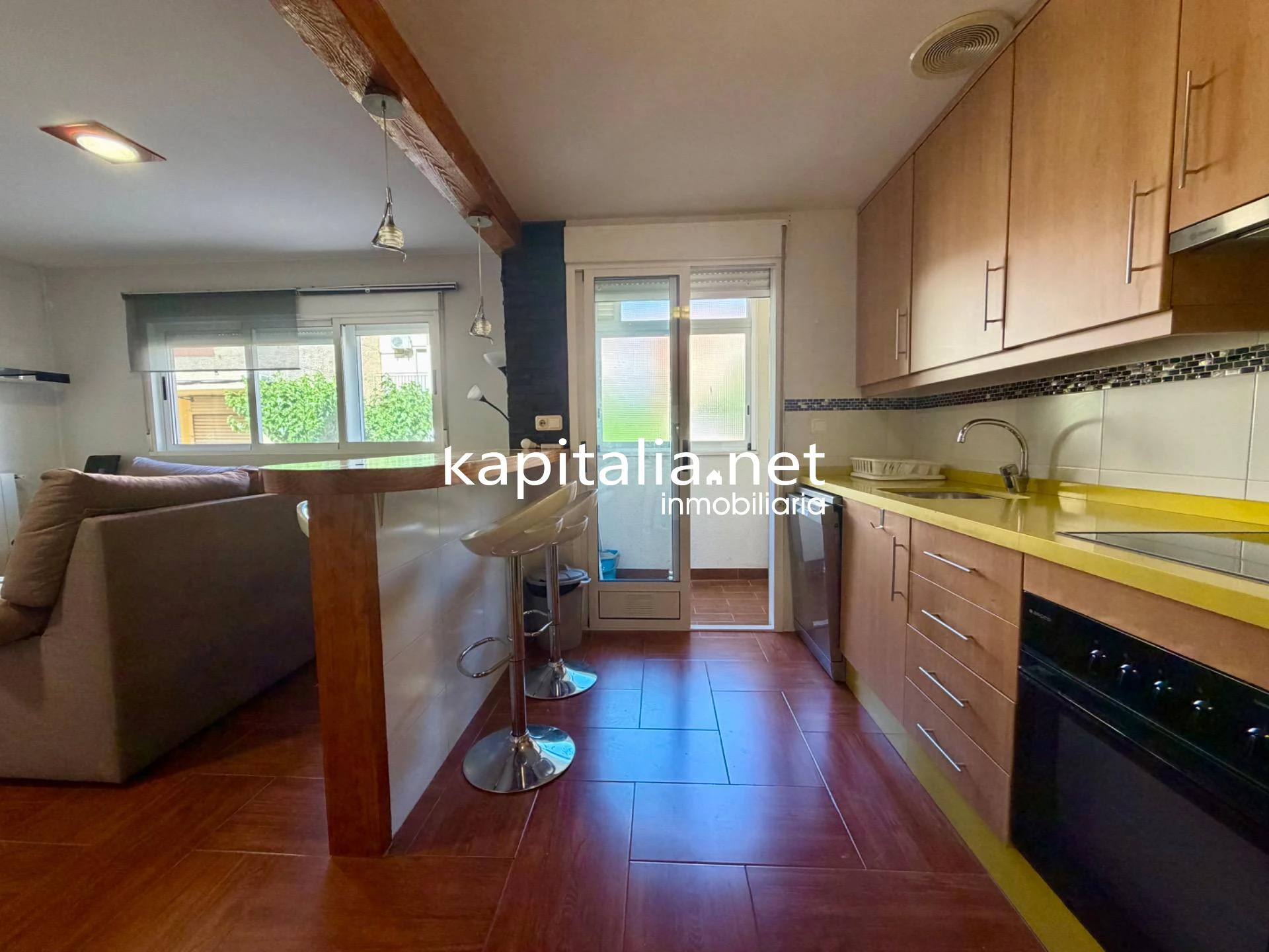 Bajo exterior con garaje, trastero y piscina ¡Listo para entrar a vivir y gastos mínimos!