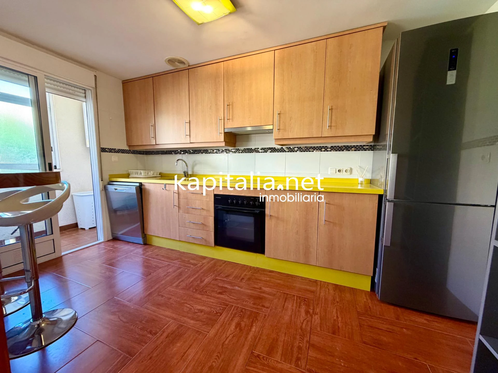Bajo exterior con garaje, trastero y piscina ¡Listo para entrar a vivir y gastos mínimos!