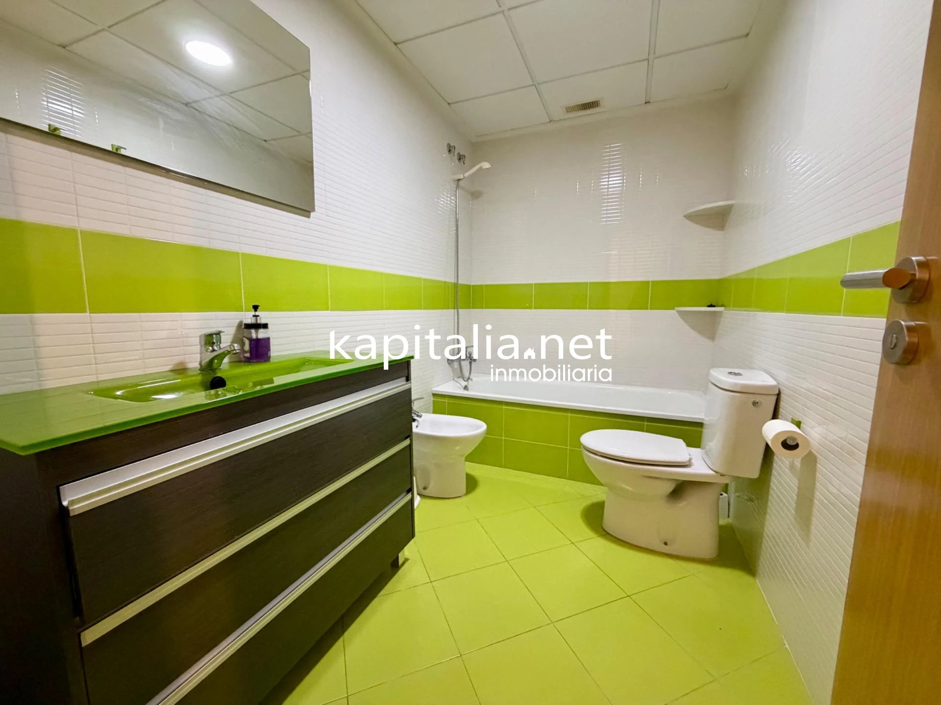 Bajo exterior con garaje, trastero y piscina ¡Listo para entrar a vivir y gastos mínimos!