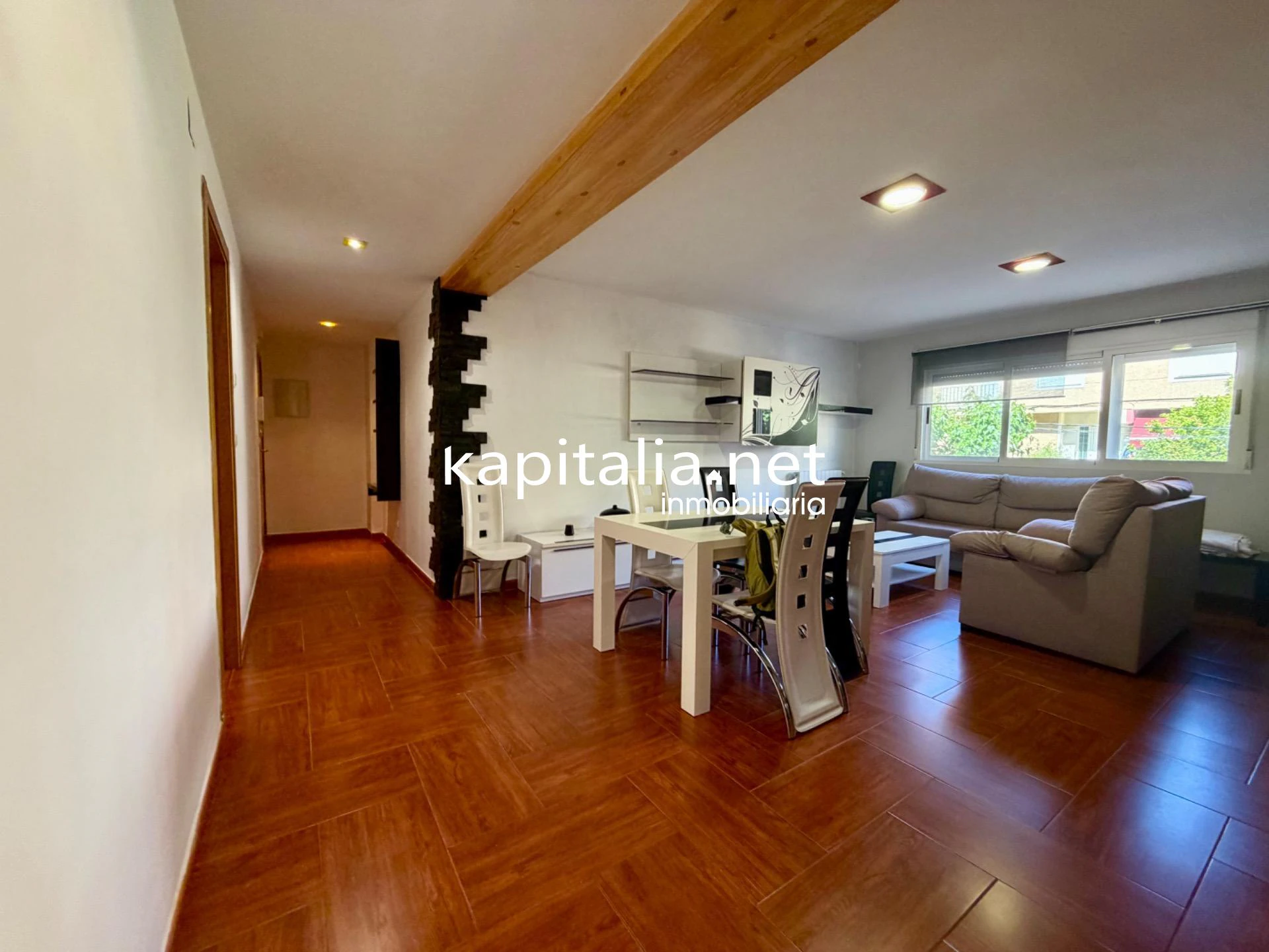 Bajo exterior con garaje, trastero y piscina ¡Listo para entrar a vivir y gastos mínimos!