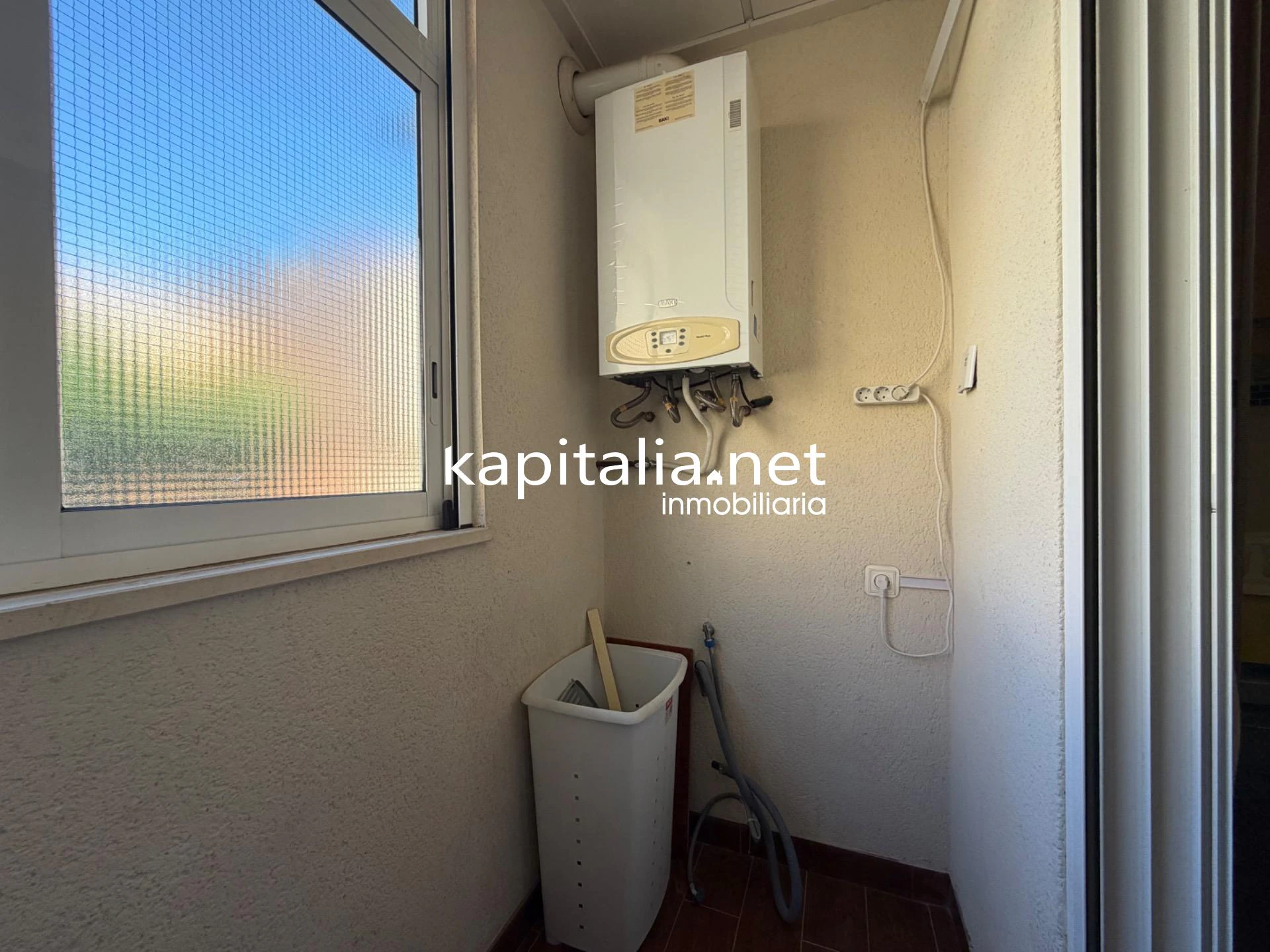 Bajo exterior con garaje, trastero y piscina ¡Listo para entrar a vivir y gastos mínimos!
