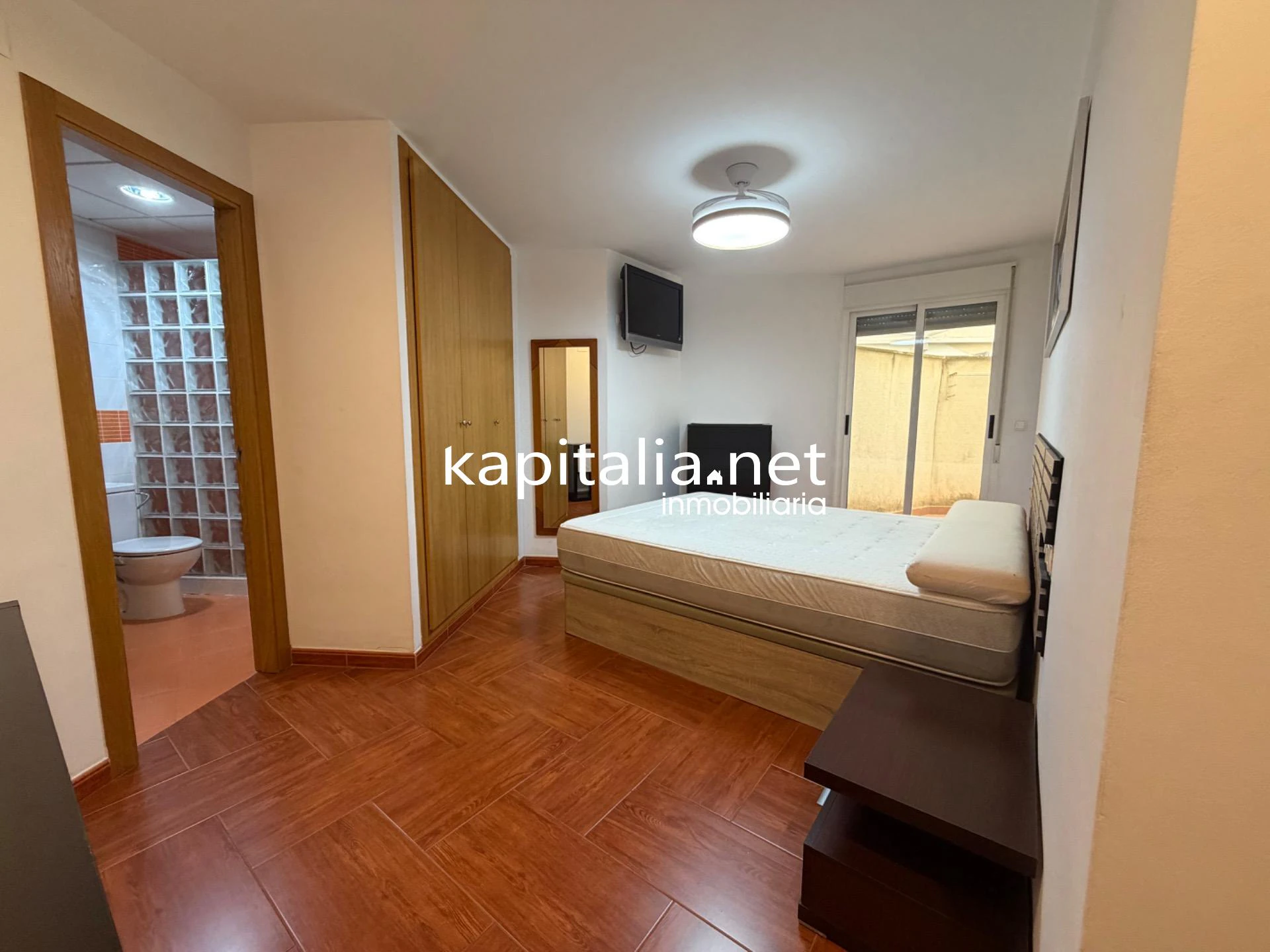 Bajo exterior con garaje, trastero y piscina ¡Listo para entrar a vivir y gastos mínimos!