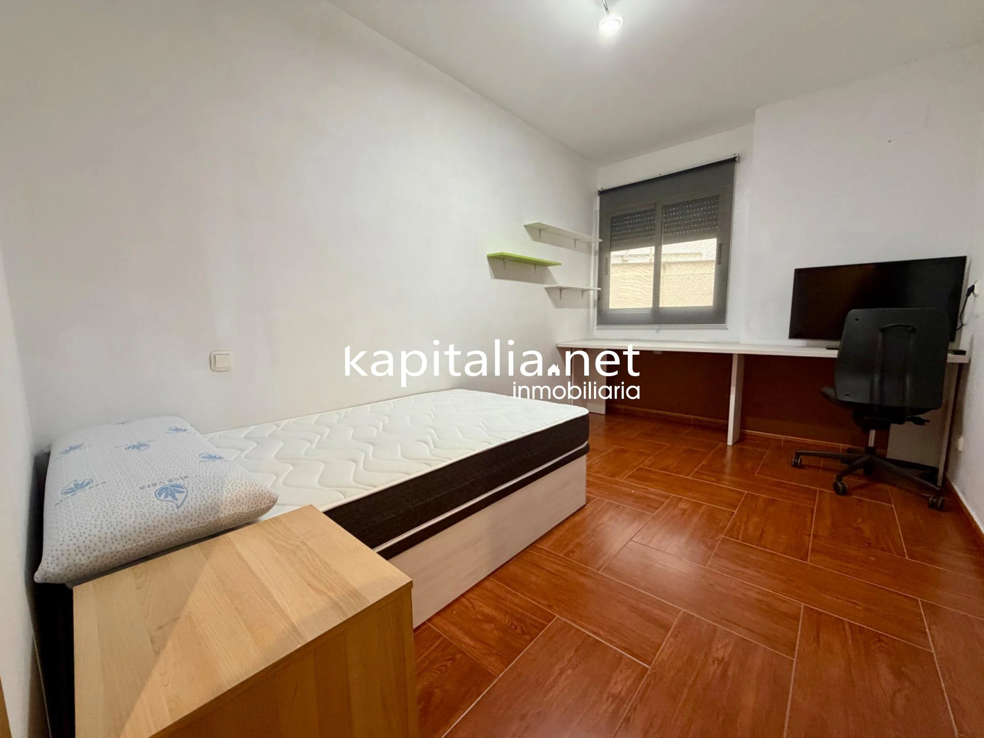 Bajo exterior con garaje, trastero y piscina ¡Listo para entrar a vivir y gastos mínimos!