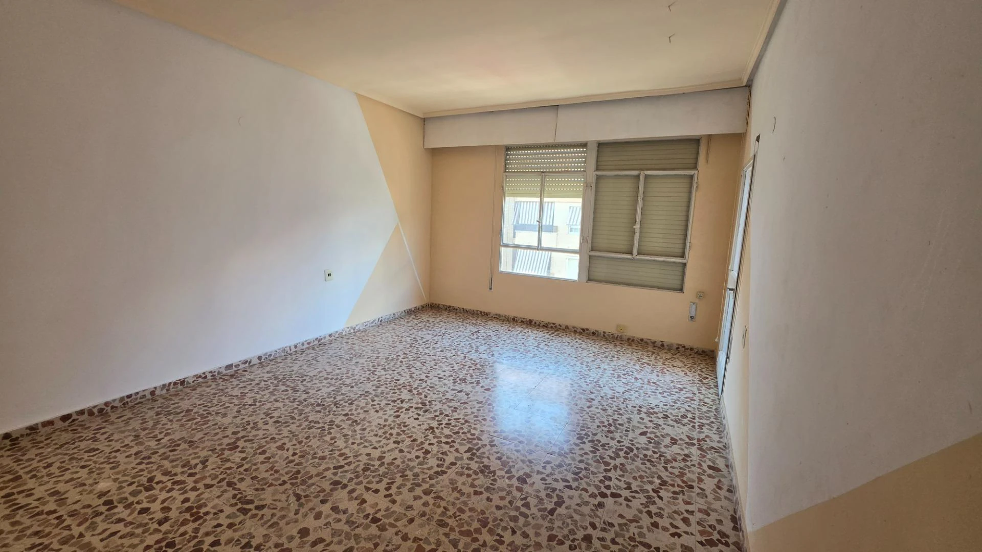 AMPLIA Y LUMINOSA VIVIENDA EN AVENIDA ALMAIG !!! EXCLUSIVA EN KAPITALIA!!!