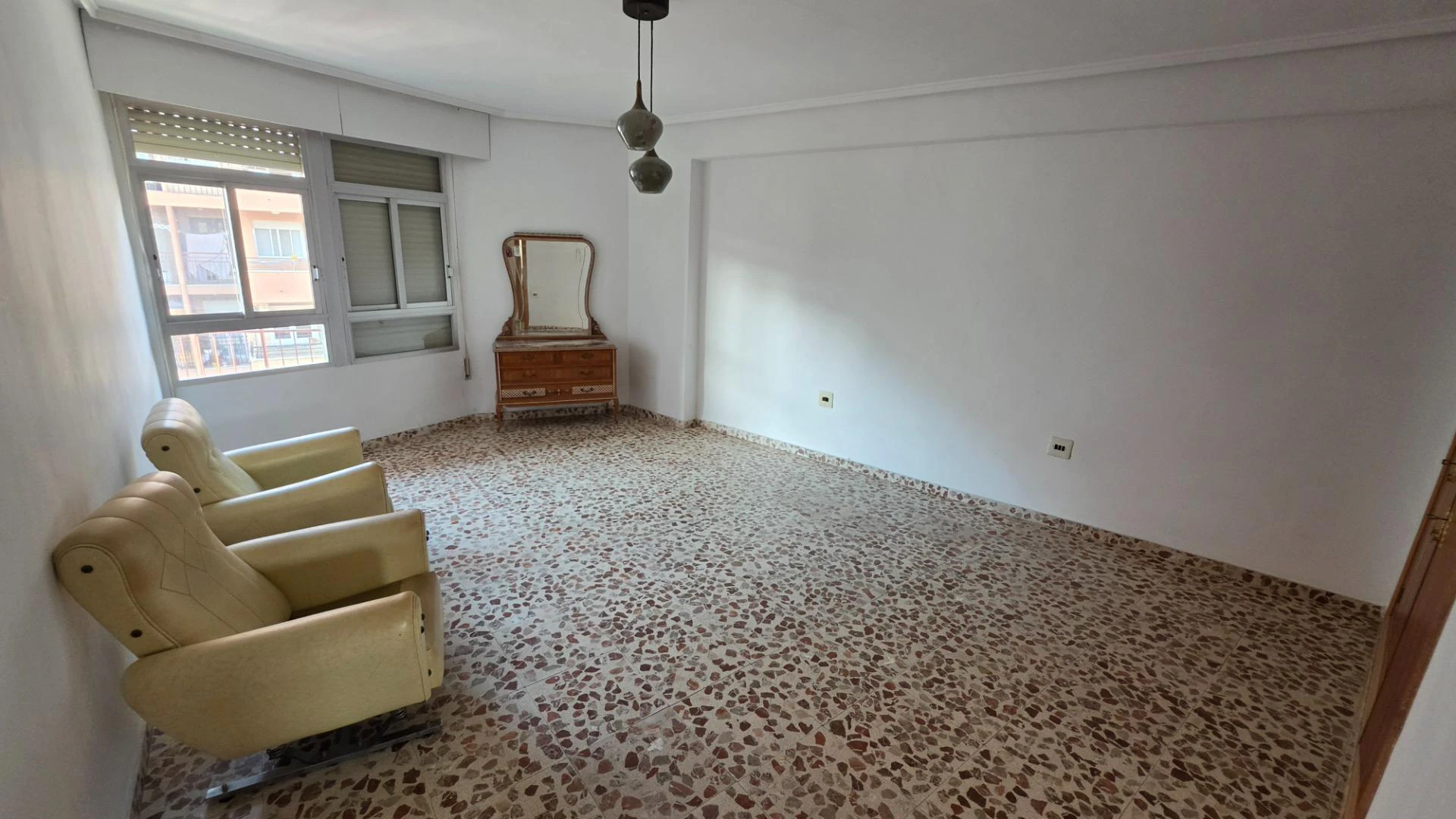 AMPLIA Y LUMINOSA VIVIENDA EN AVENIDA ALMAIG !!! EXCLUSIVA EN KAPITALIA!!!