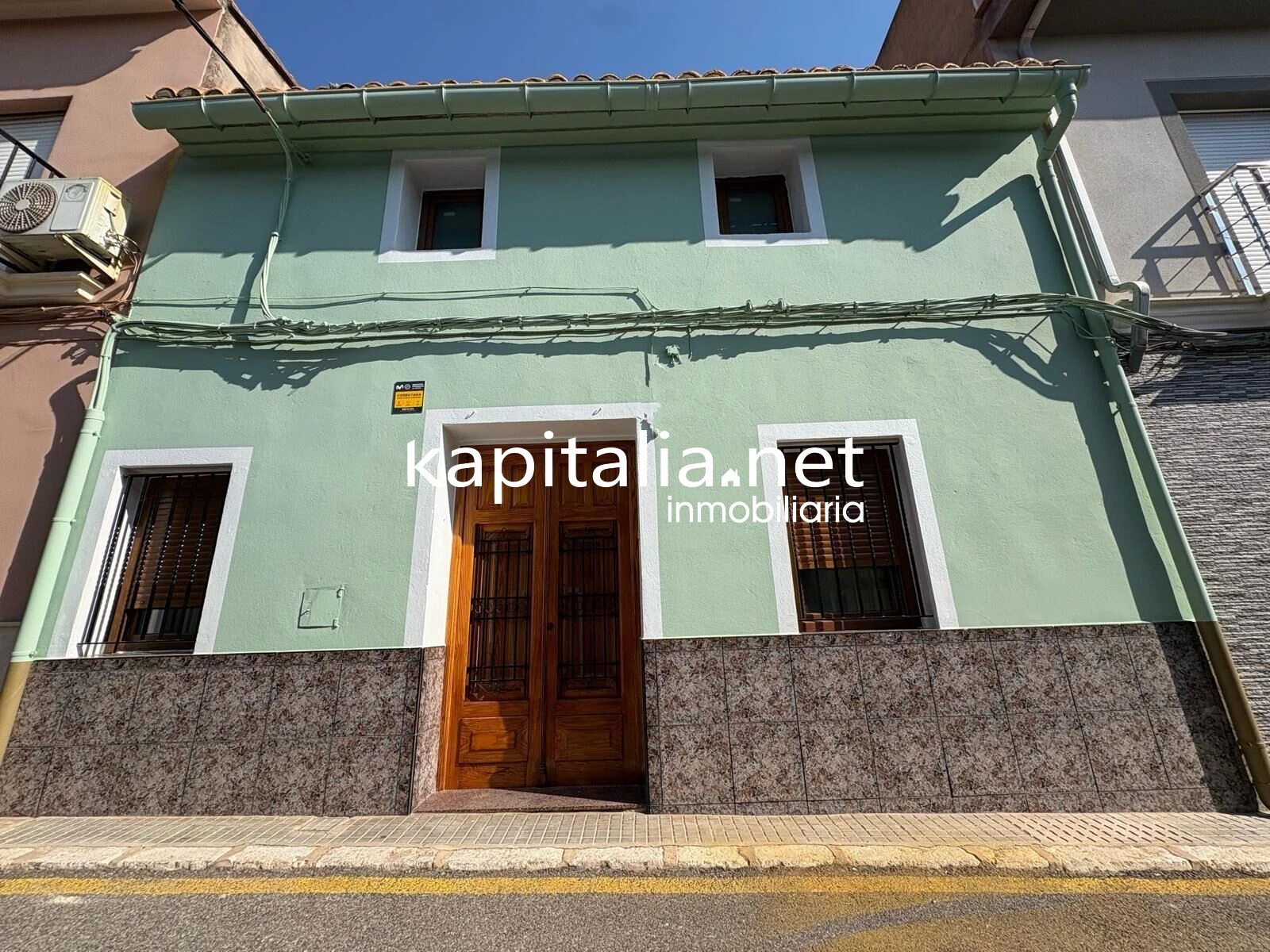 ESTUPENDA CASA A LA VENTA LISTA PARA ENTRAR A VIVIR CON GRAN PATIO Y TERRAZA EN LA LLOSA DE RANES