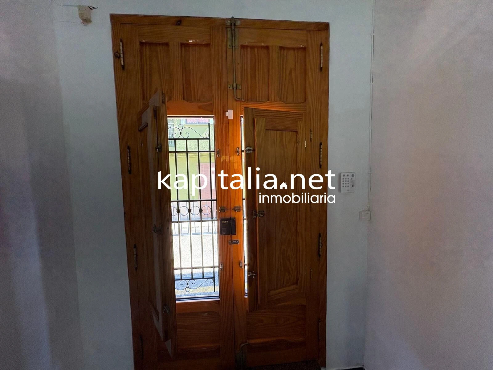 ESTUPENDA CASA A LA VENTA LISTA PARA ENTRAR A VIVIR CON GRAN PATIO Y TERRAZA EN LA LLOSA DE RANES