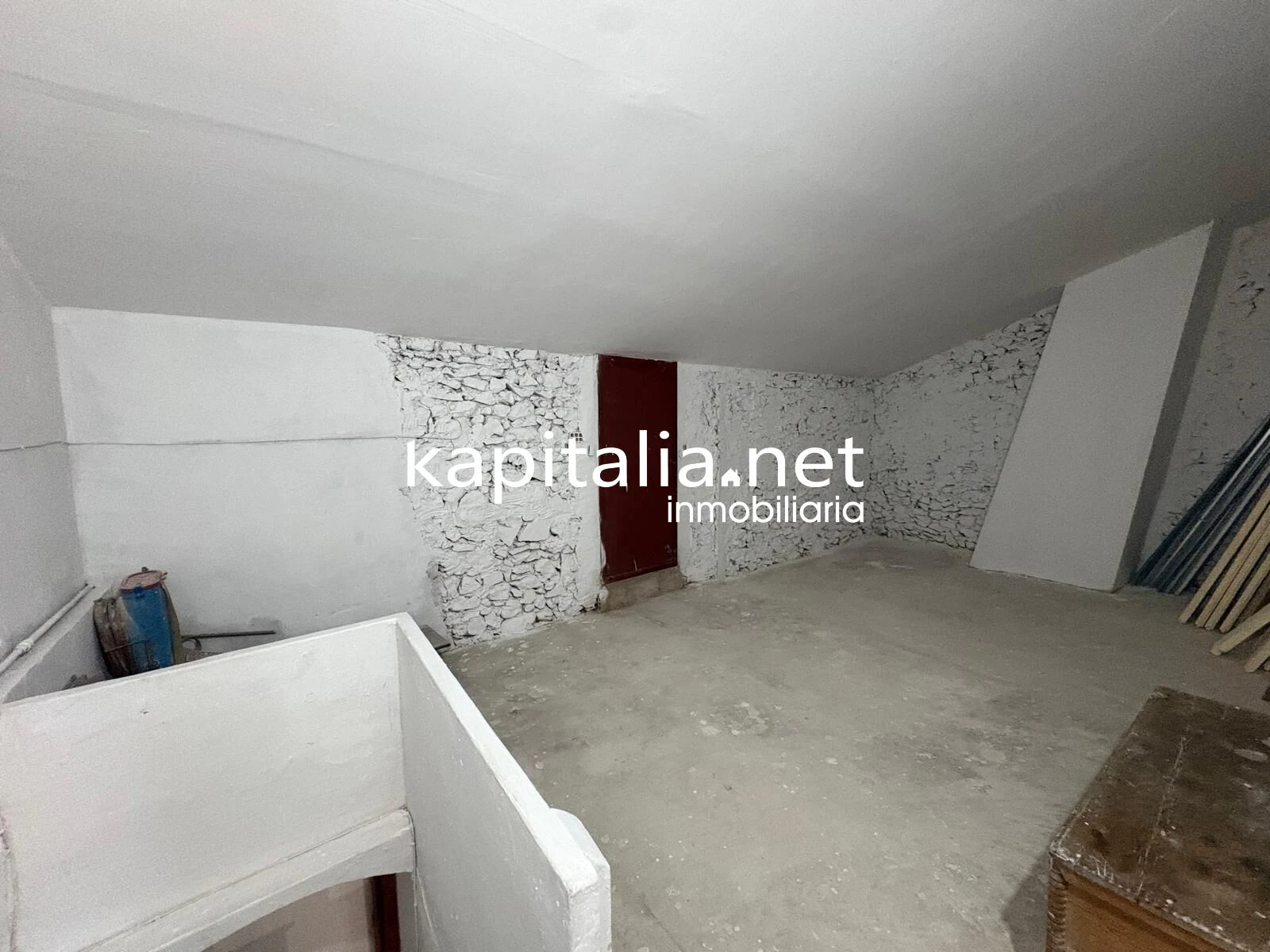 ESTUPENDA CASA A LA VENTA LISTA PARA ENTRAR A VIVIR CON GRAN PATIO Y TERRAZA EN LA LLOSA DE RANES