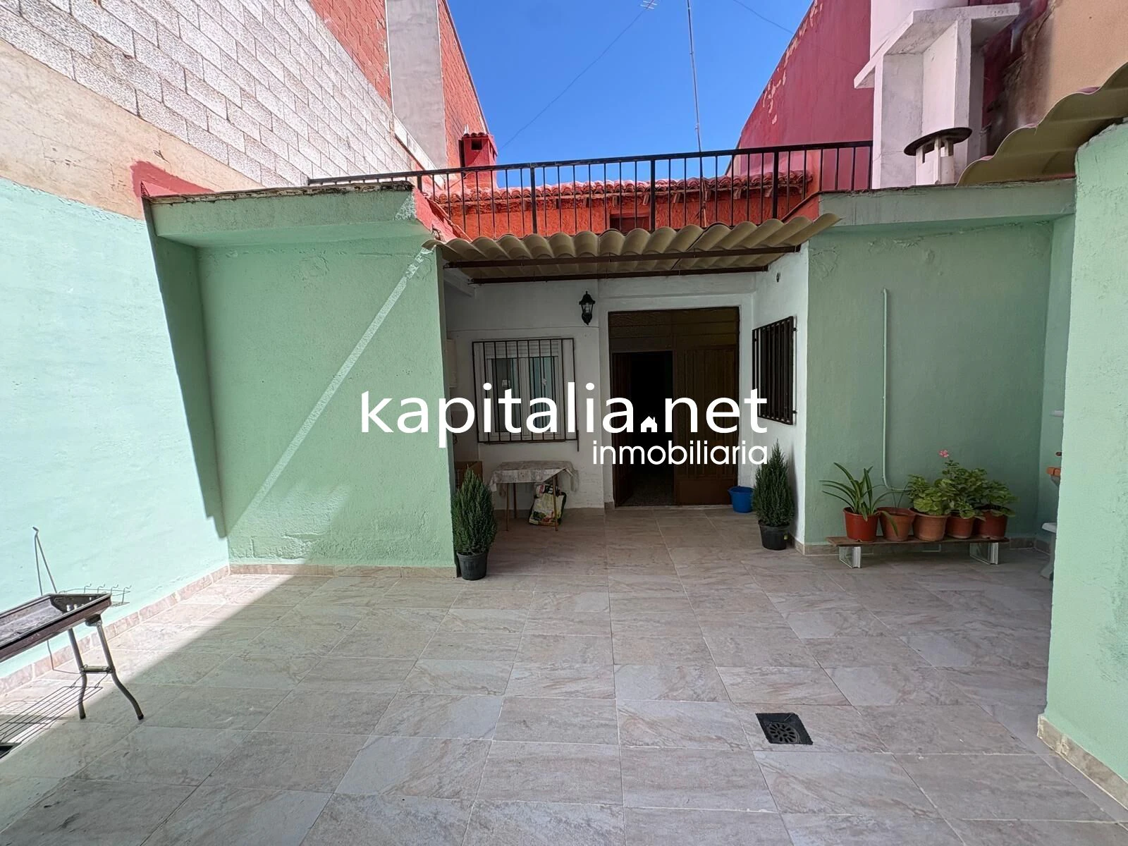 ESTUPENDA CASA A LA VENTA LISTA PARA ENTRAR A VIVIR CON GRAN PATIO Y TERRAZA EN LA LLOSA DE RANES