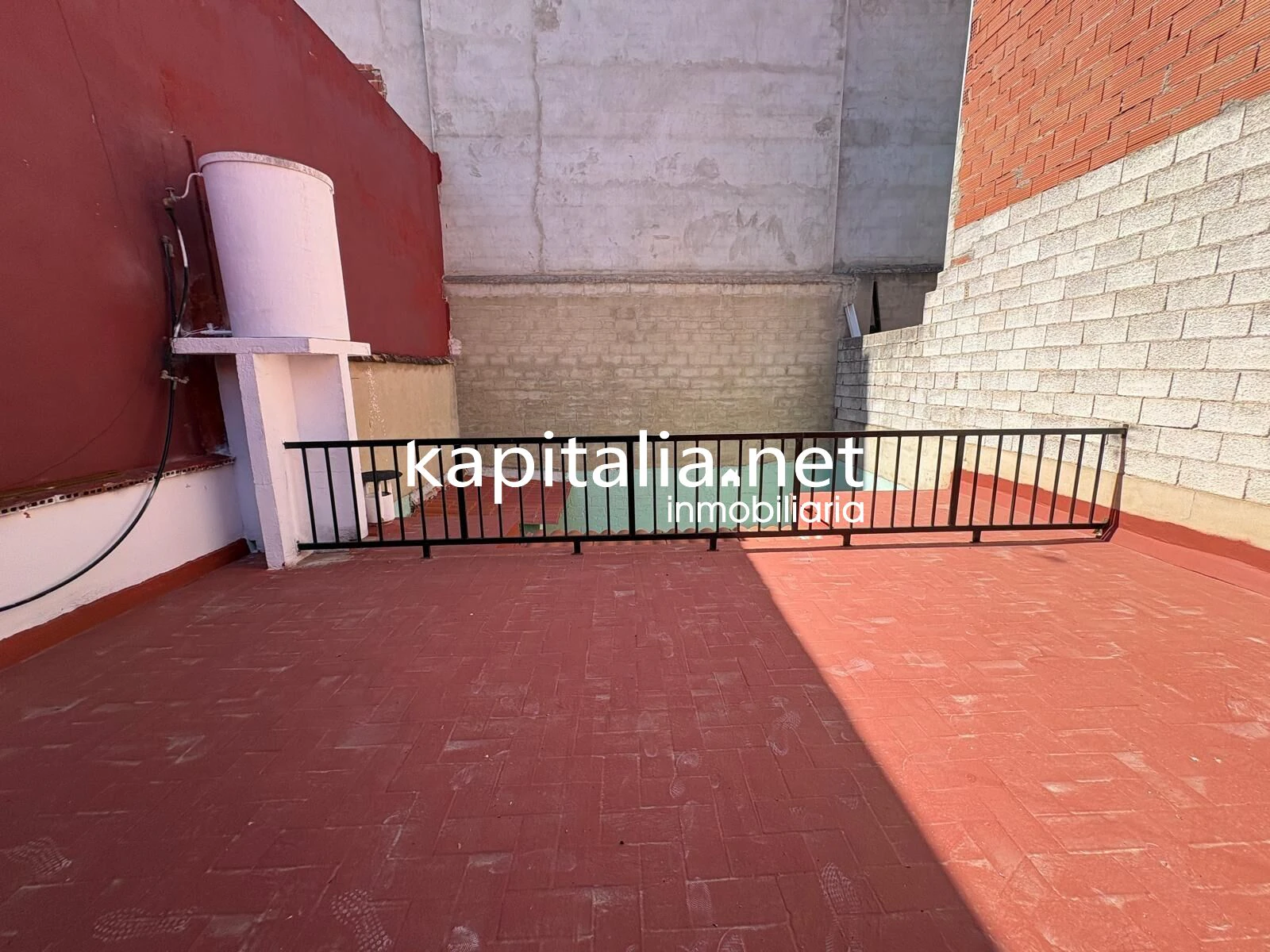 ESTUPENDA CASA A LA VENTA LISTA PARA ENTRAR A VIVIR CON GRAN PATIO Y TERRAZA EN LA LLOSA DE RANES