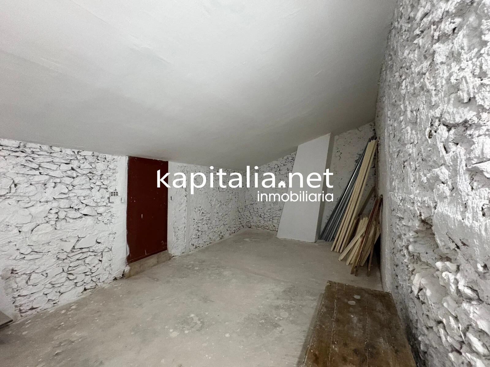 ESTUPENDA CASA A LA VENTA LISTA PARA ENTRAR A VIVIR CON GRAN PATIO Y TERRAZA EN LA LLOSA DE RANES