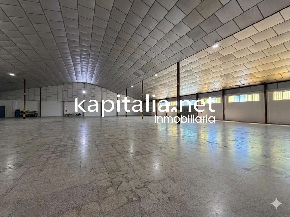 Nave junto Avenida del textil.