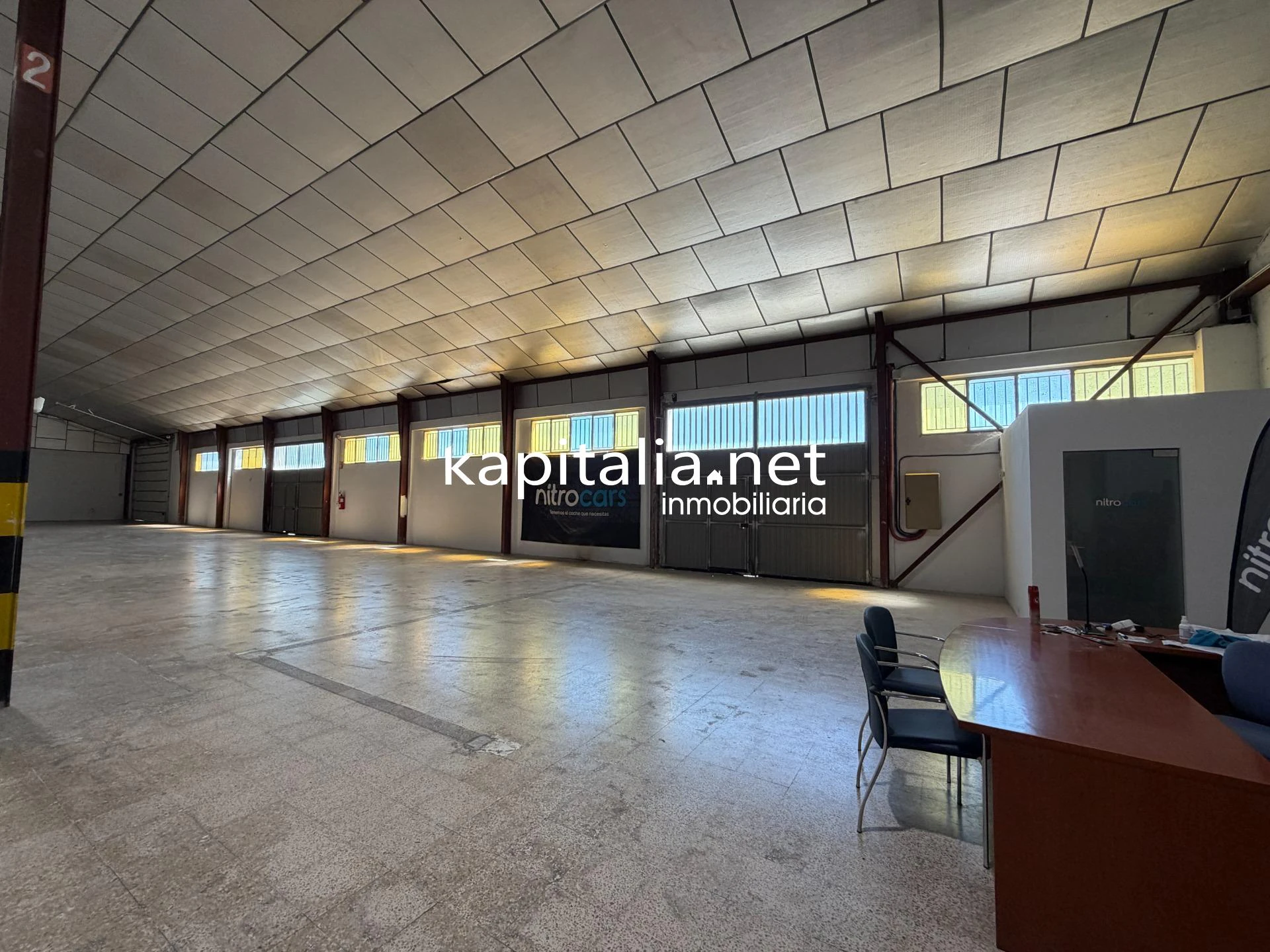 Nave junto Avenida del textil.
