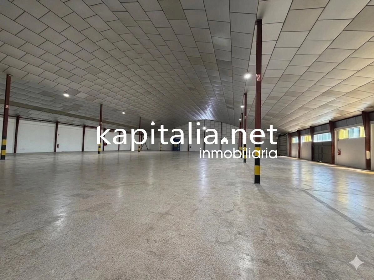 Nave junto Avenida del textil.
