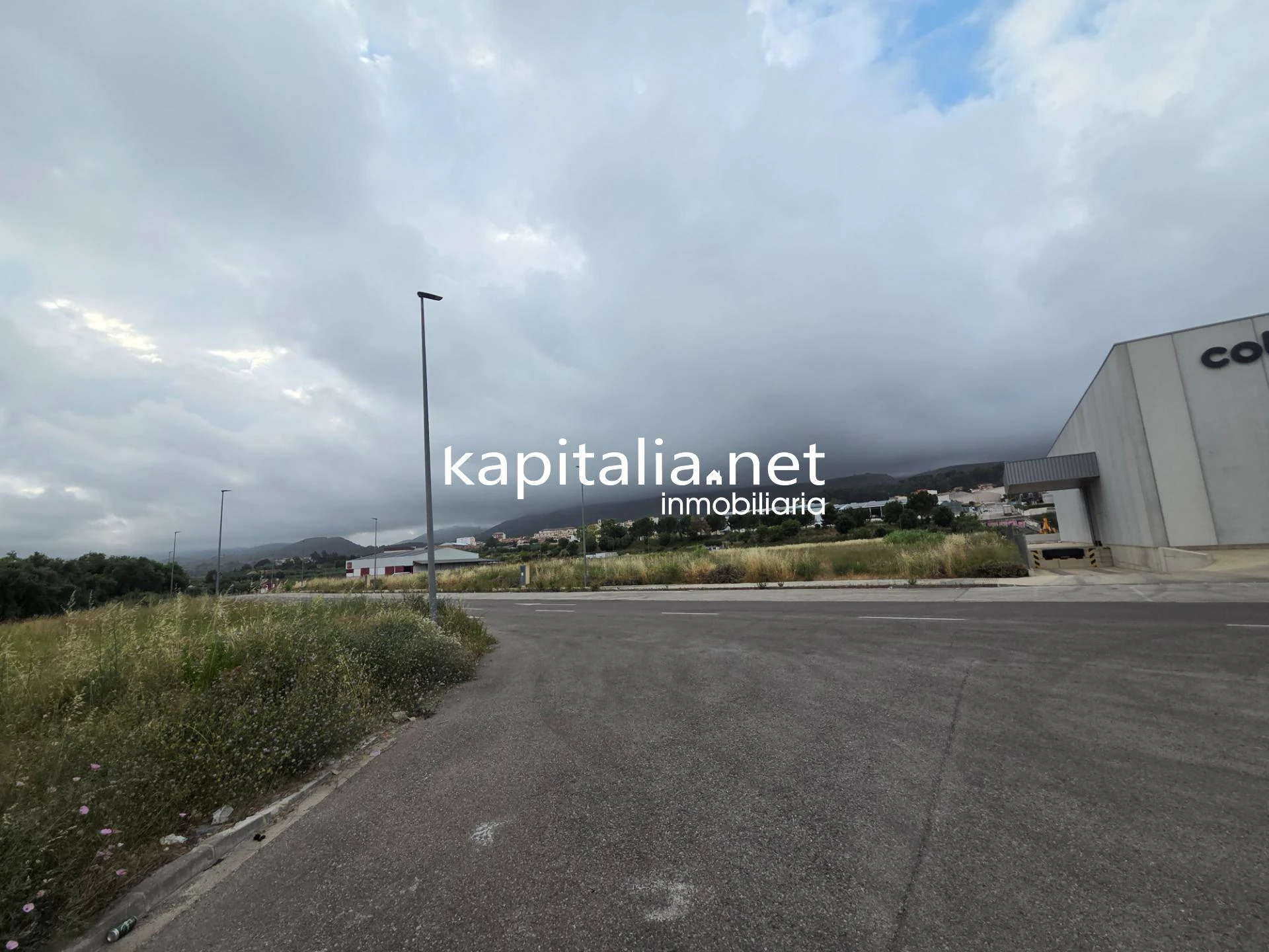 Parcela industrial urbanizada a la venta en Ontinyent