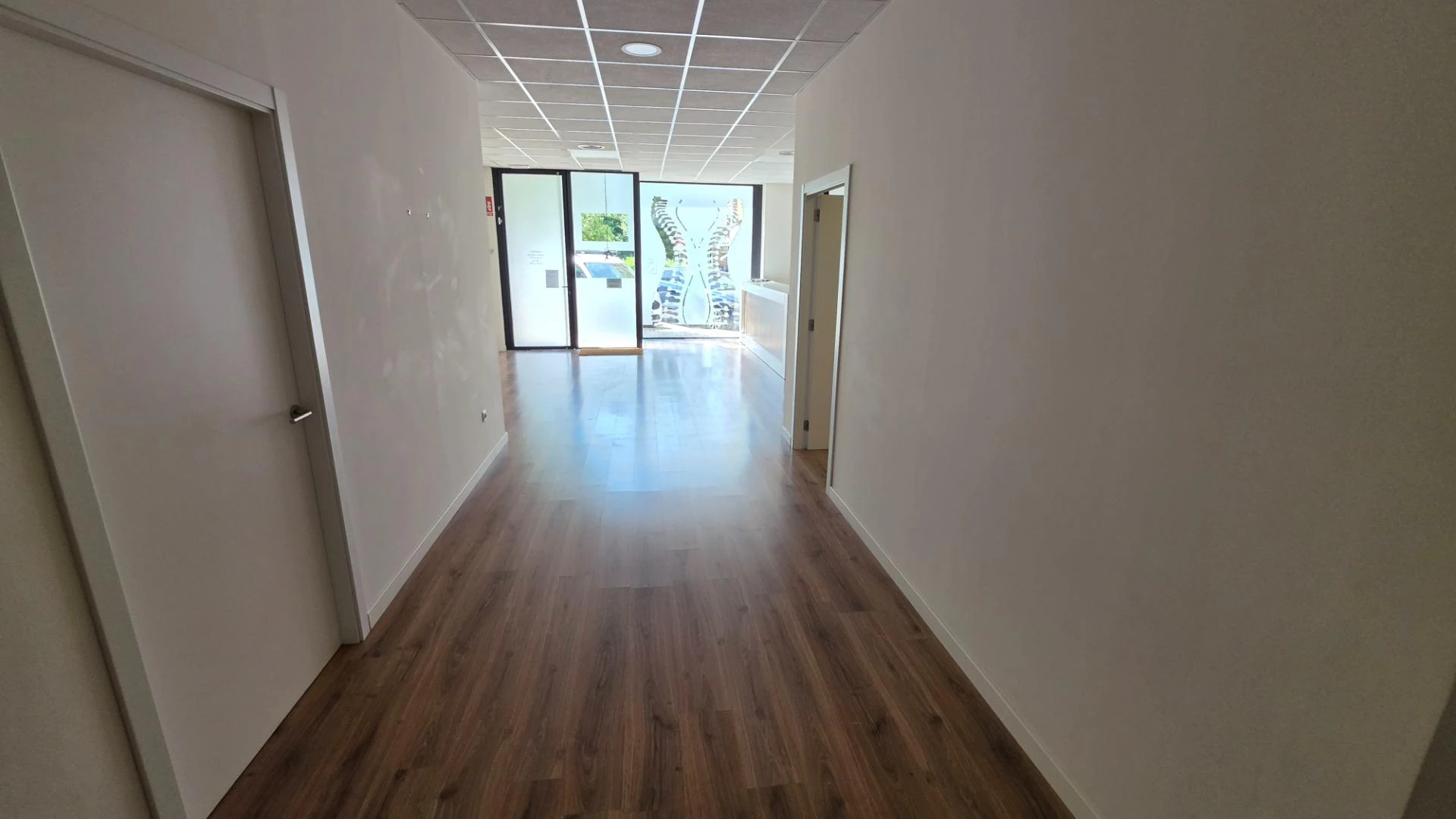 EXCELENTE LOCAL EN ALQUILER, SITUADO EN AMPLIA AVENIDA DE ONTINYENT!!!