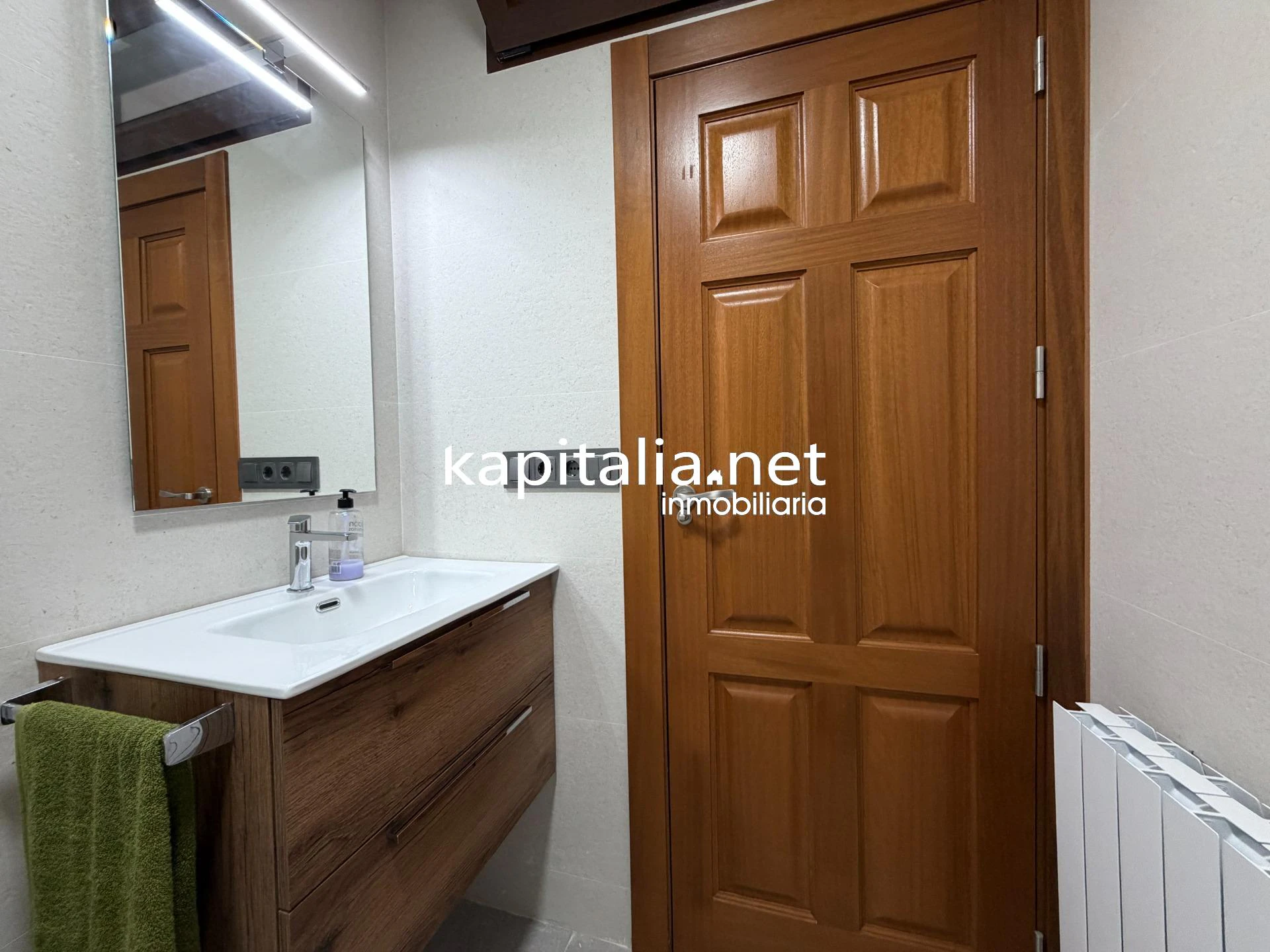 ESPECTACULAR CASA CON VISTAS A LA MONTAÑA Y ASCENSOR EN ALCOY.
