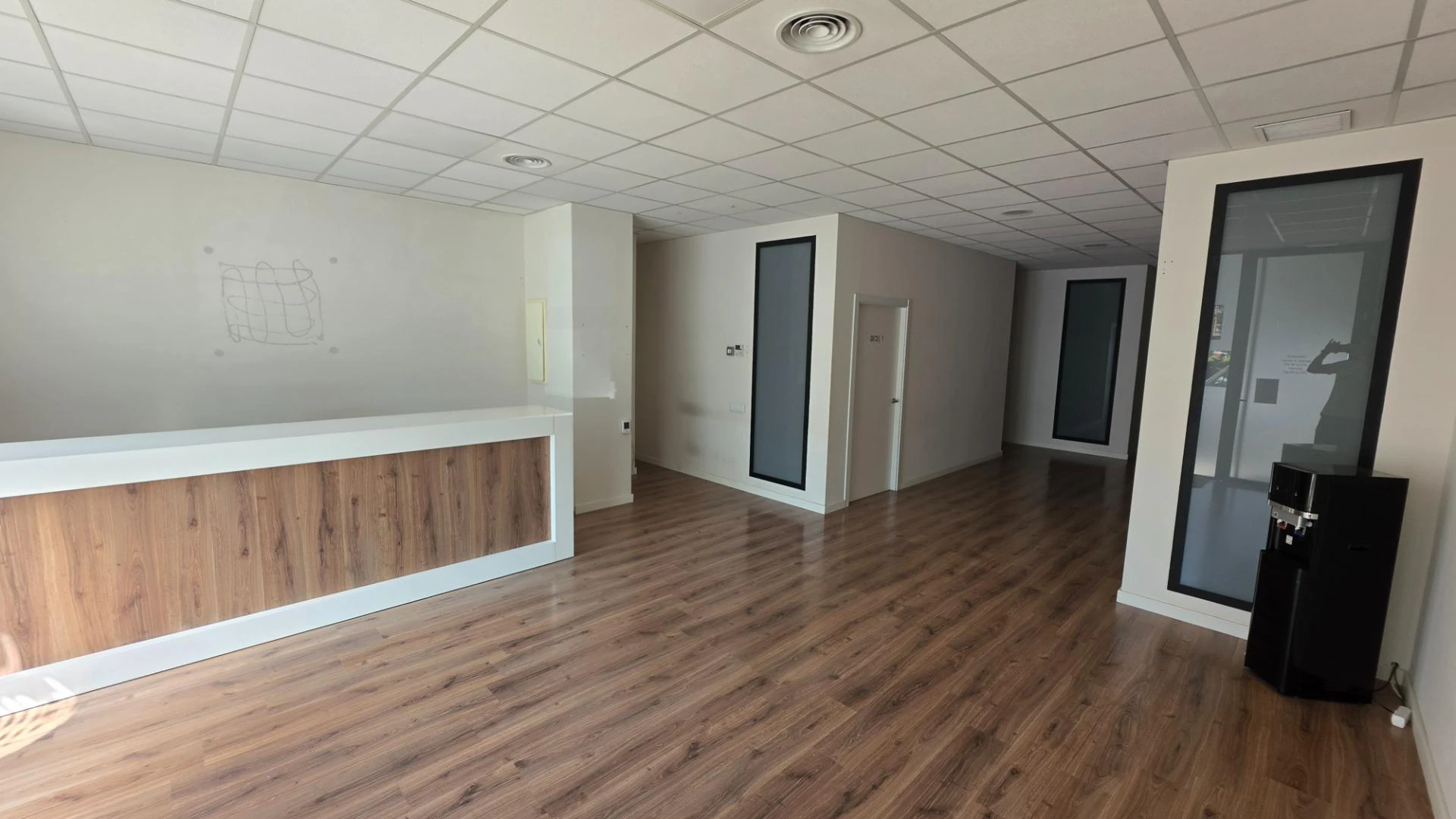 EXCELENTE LOCAL EN ALQUILER, SITUADO EN AMPLIA AVENIDA DE ONTINYENT!!!