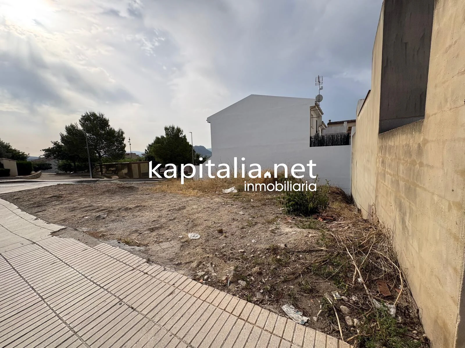 SOLAR URBANO RESIDENCIAL A LA VENTA EN LA LLOSA DE RANES