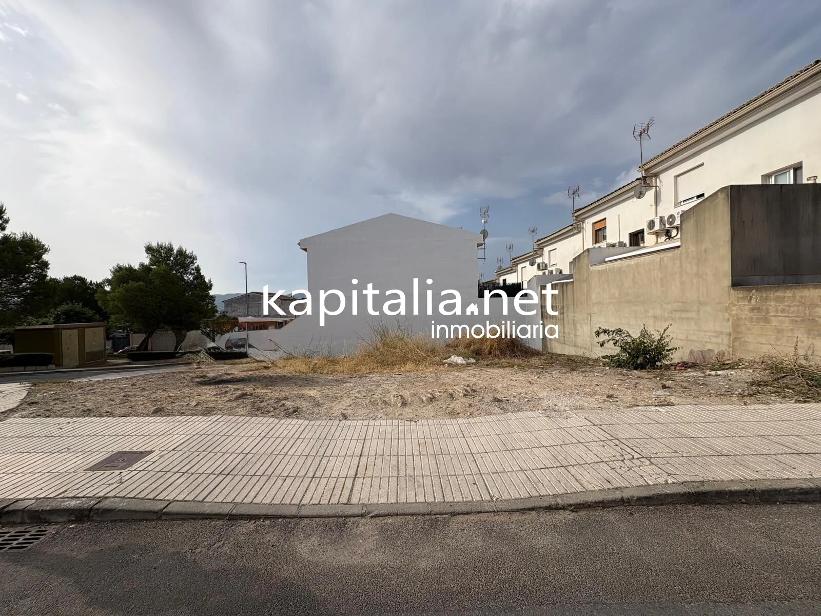 SOLAR URBANO RESIDENCIAL A LA VENTA EN LA LLOSA DE RANES