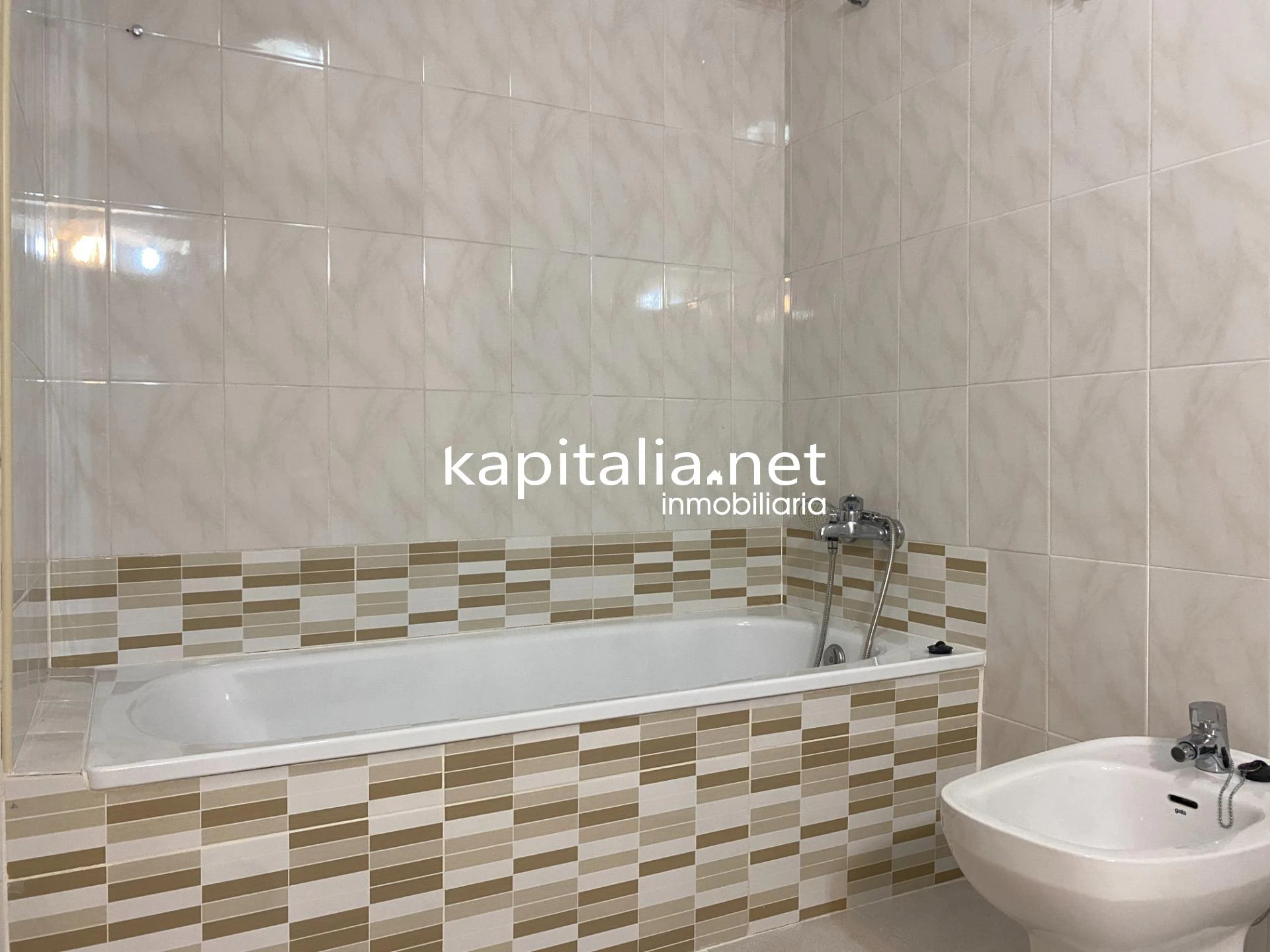 Amplio y luminoso piso en VENTA en La Bola, Xàtiva, con garaje y trastero