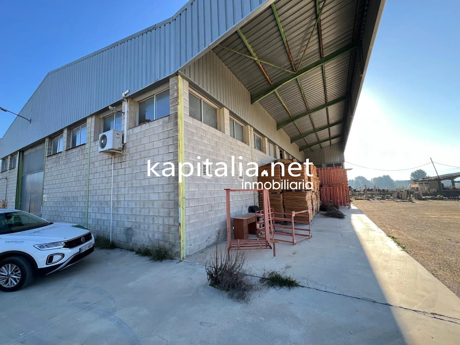 ESTUPENDA NAVE A LA VENTA EN QUATRETONDA