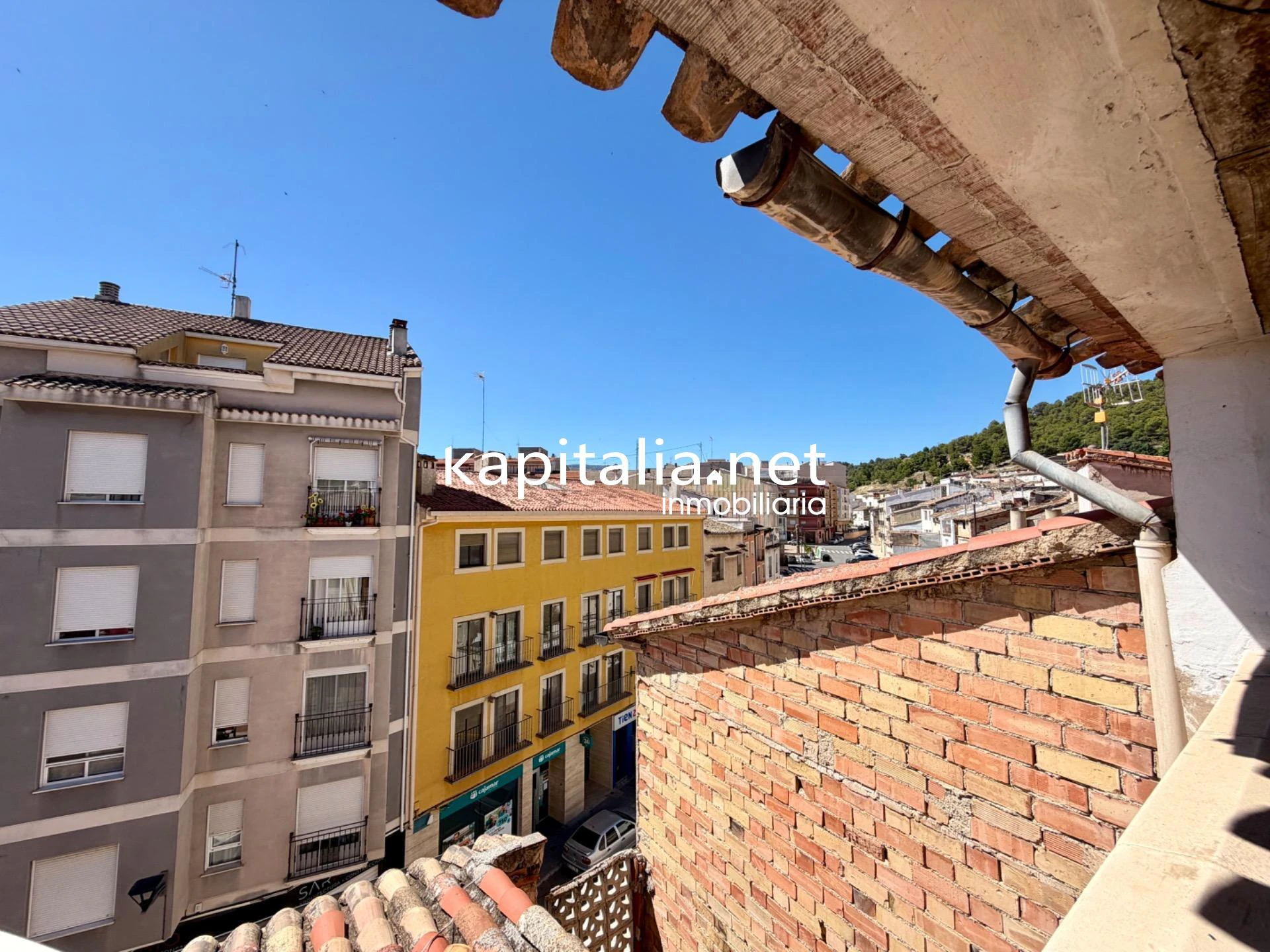 ¡Espectacular casa de 4 plantas con garaje, terraza y infinitas posibilidades!