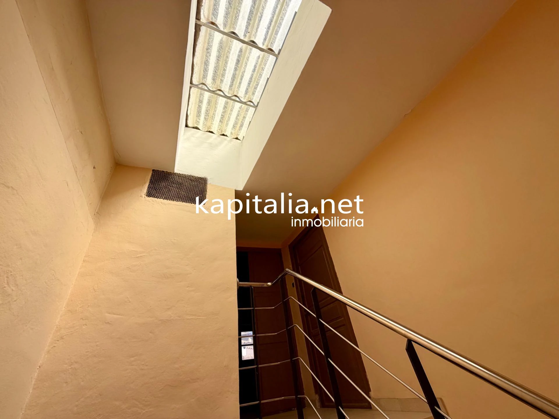 ¡Espectacular casa de 4 plantas con garaje, terraza y infinitas posibilidades!