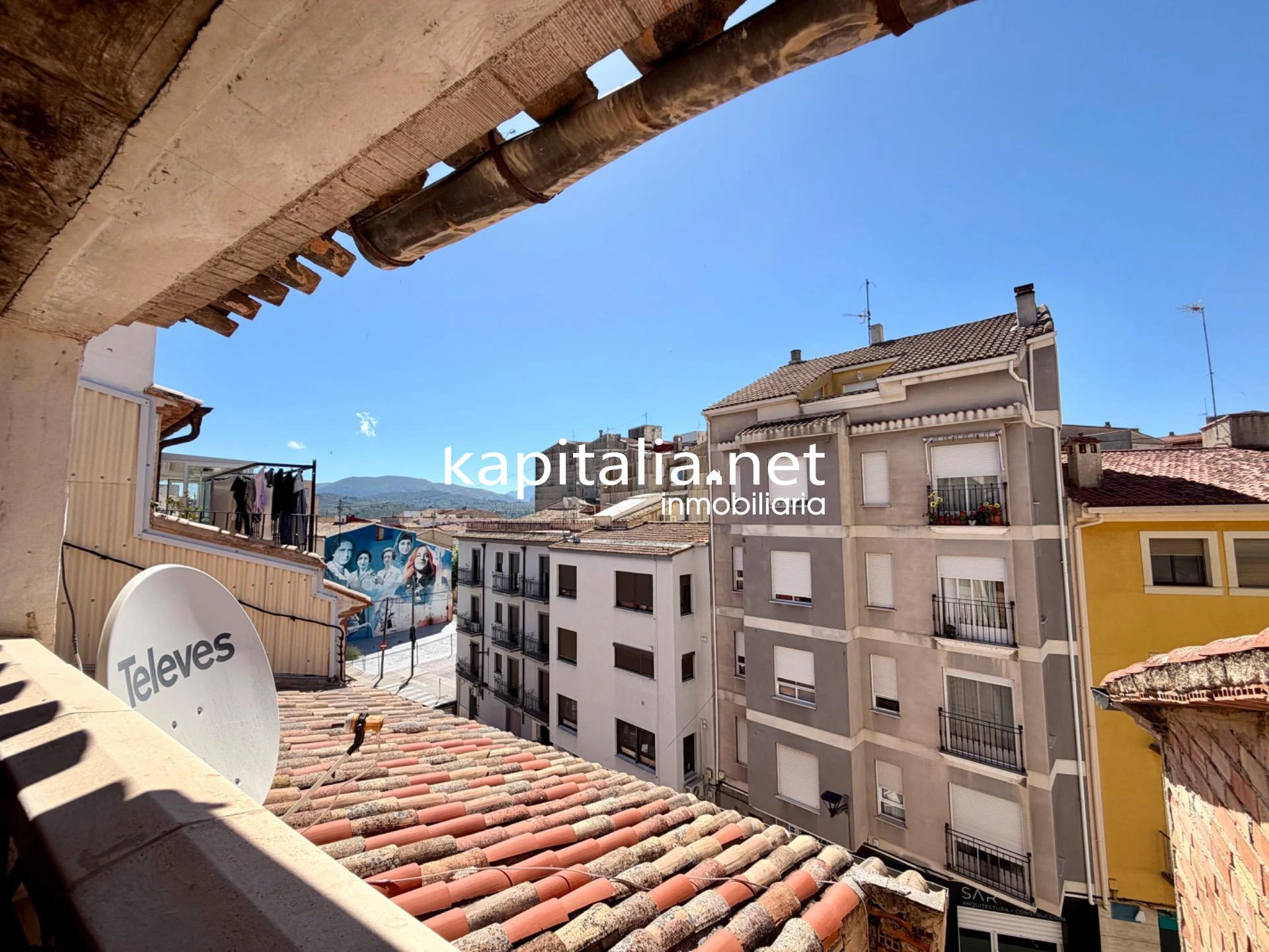 ¡Espectacular casa de 4 plantas con garaje, terraza y infinitas posibilidades!