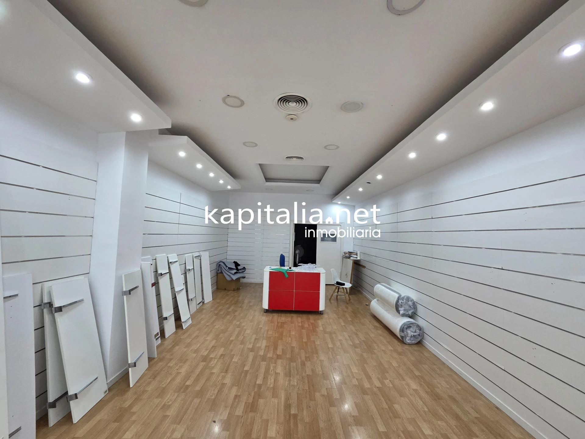 Amplio Local Comercial en Alquiler - Sant Josep, Ontinyent