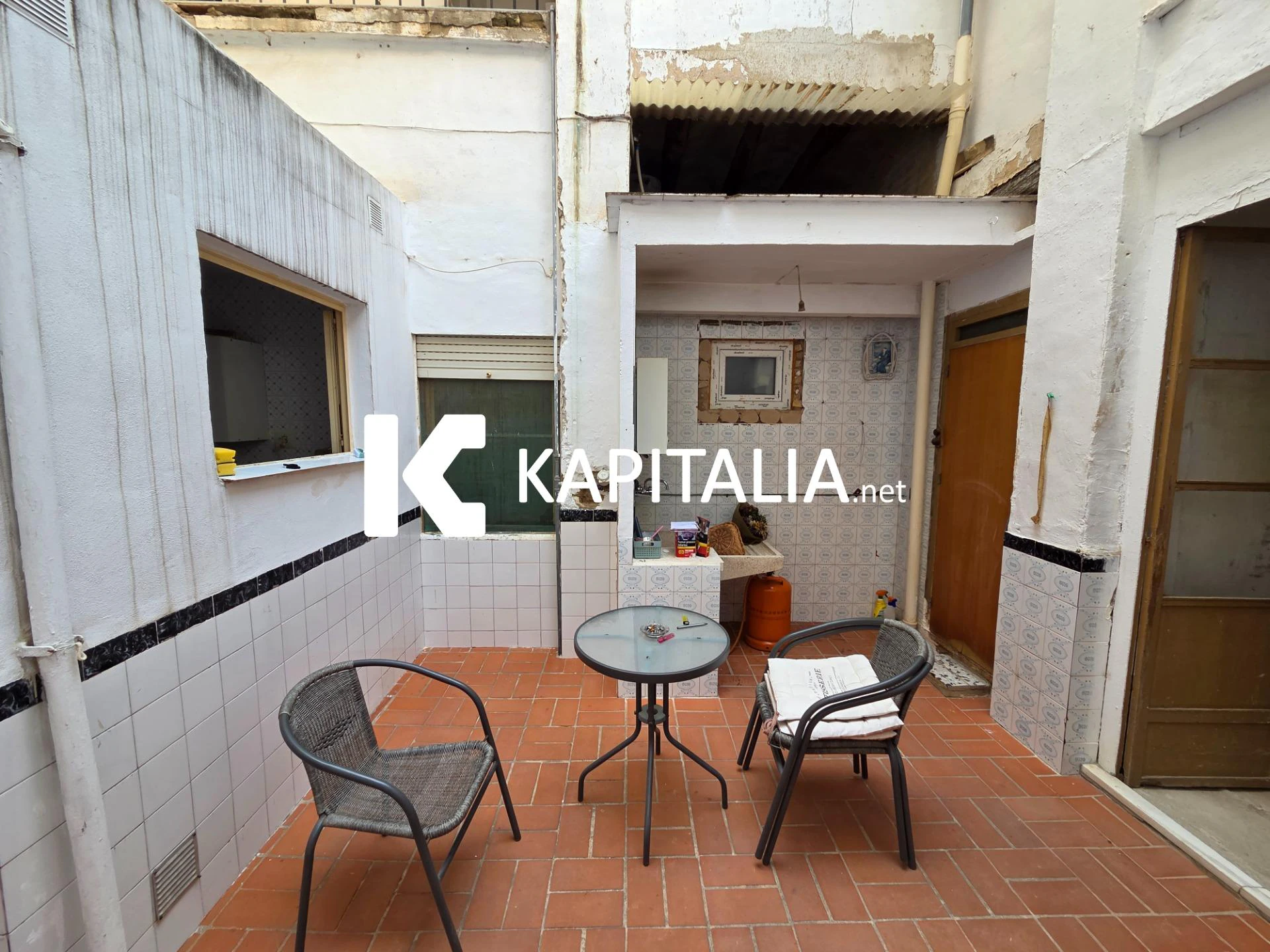 Gran casa a la venta en planta baja con patio y buhardilla