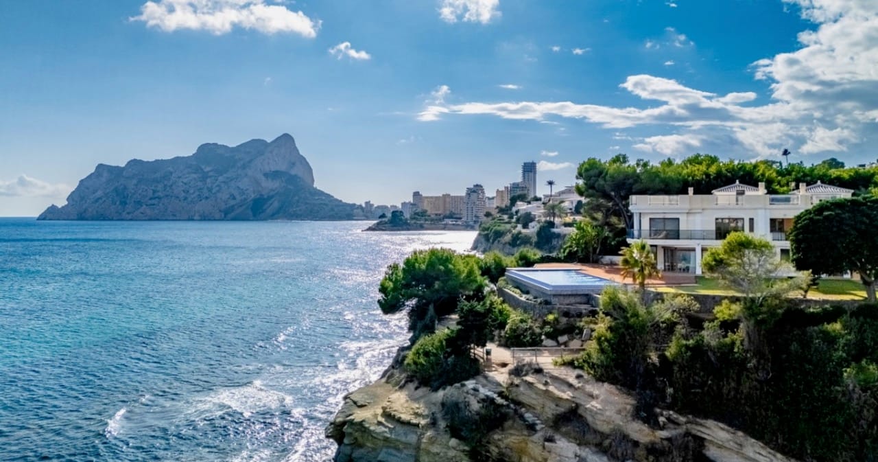 Quartiers Exclusifs : Le Guide Ultime pour Investir dans l’Immobilier de Luxe sur la Costa Blanca
