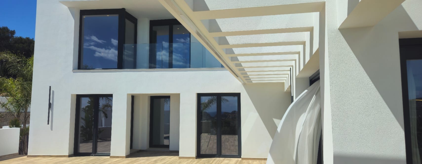 DC0001 - Villa moderna con vistas al mar y a la montaña en Moraira