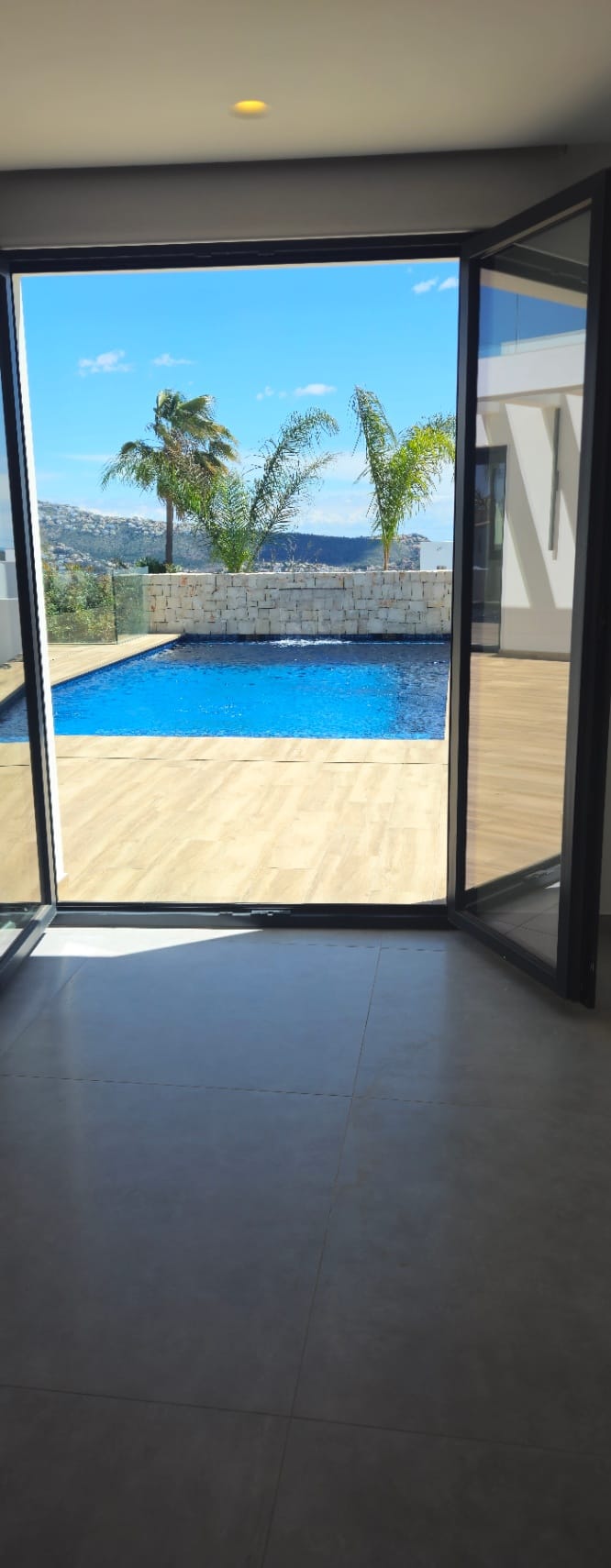 DC0001 - Villa moderna con vistas al mar y a la montaña en Moraira