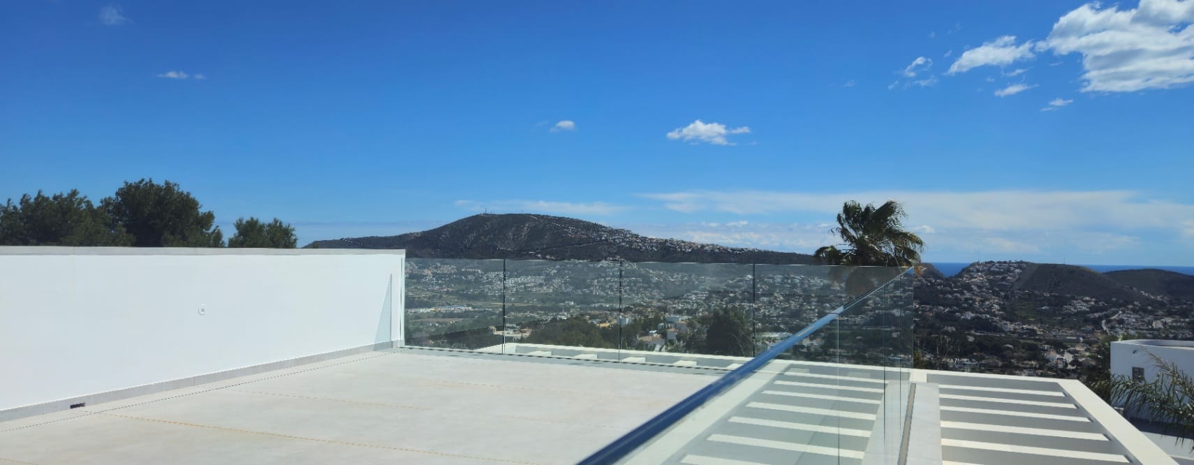 DC0001 - Villa moderna con vistas al mar y a la montaña en Moraira