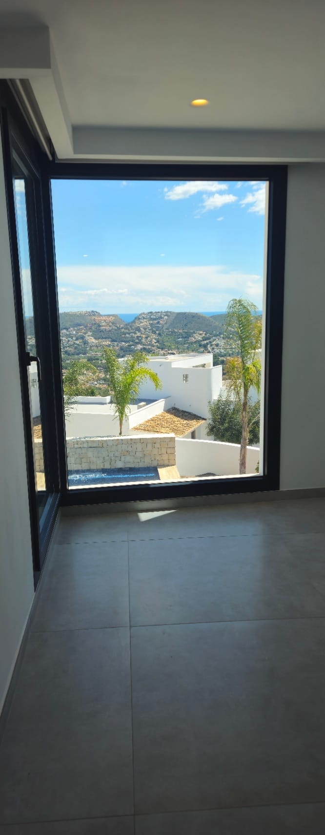 DC0001 - Villa moderna con vistas al mar y a la montaña en Moraira