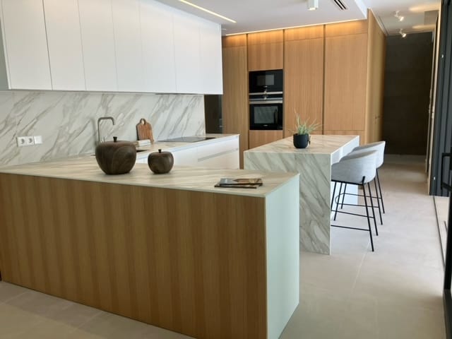 Superbe villa moderne à vendre à Moraira, meublée et prête à emménager.