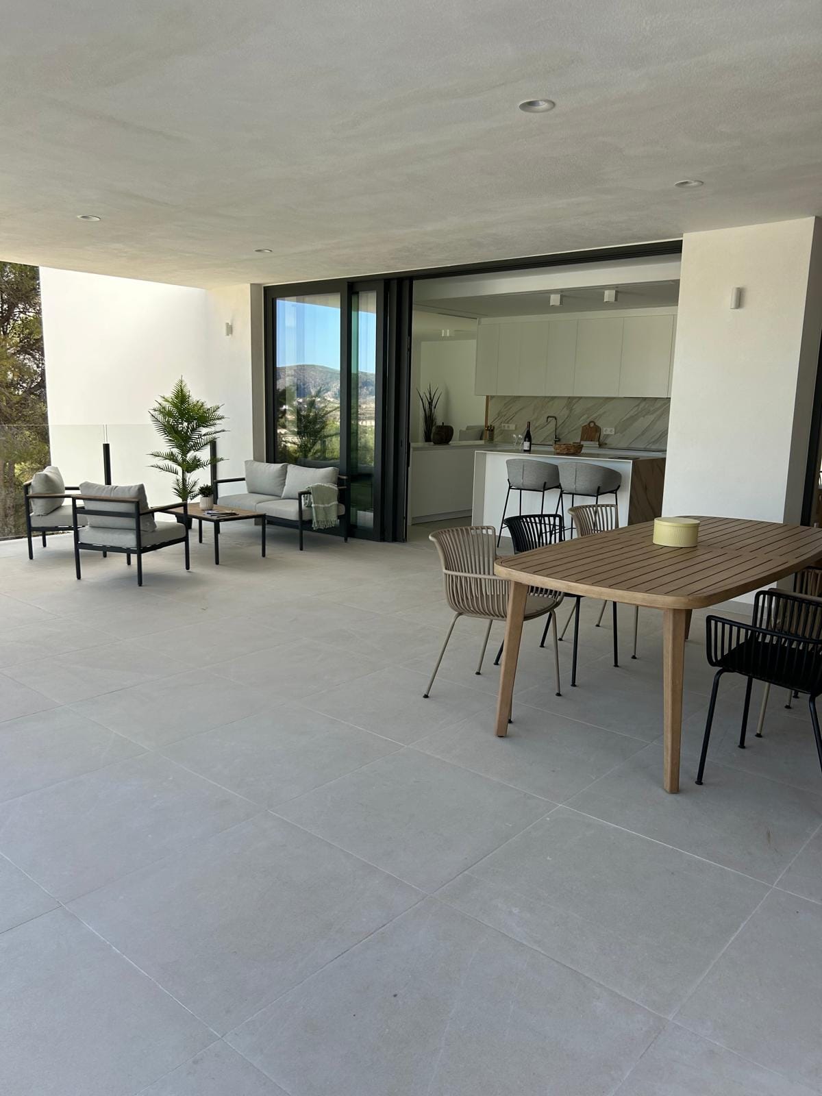 Superbe villa moderne à vendre à Moraira, meublée et prête à emménager.