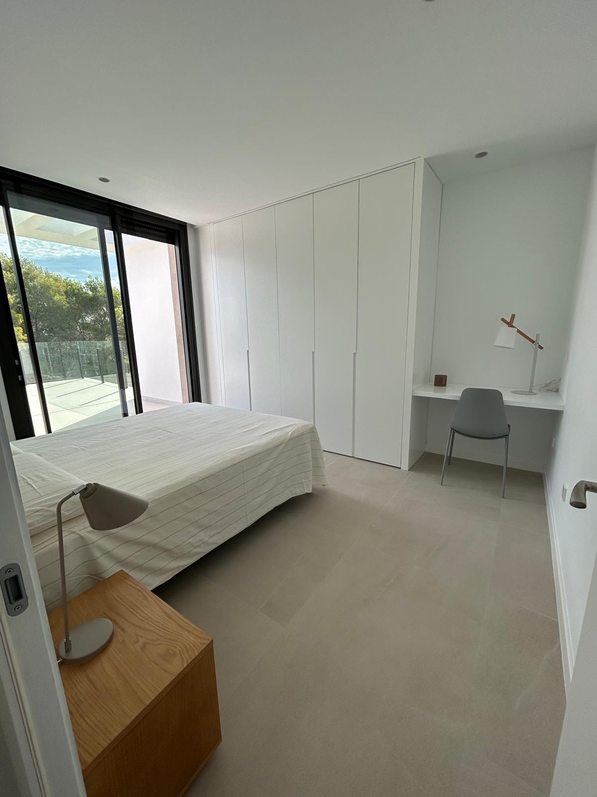 Superbe villa moderne à vendre à Moraira, meublée et prête à emménager.
