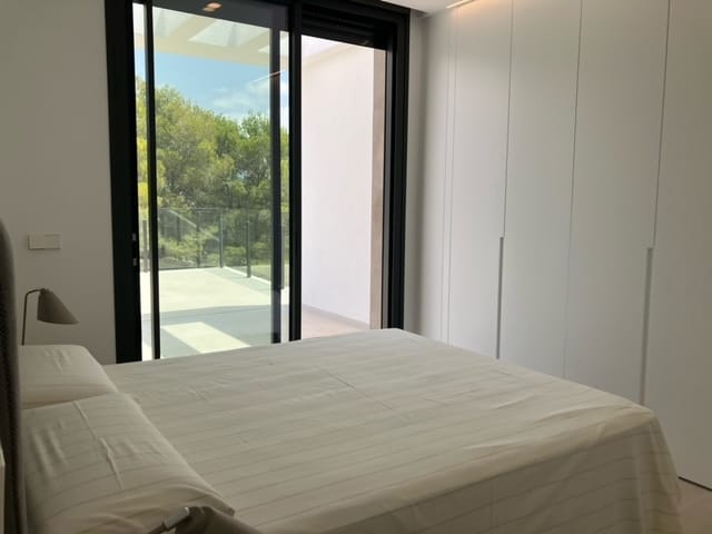 Superbe villa moderne à vendre à Moraira, meublée et prête à emménager.