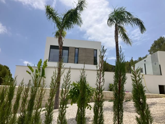 Superbe villa moderne à vendre à Moraira, meublée et prête à emménager.