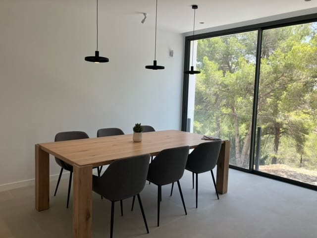 Superbe villa moderne à vendre à Moraira, meublée et prête à emménager.