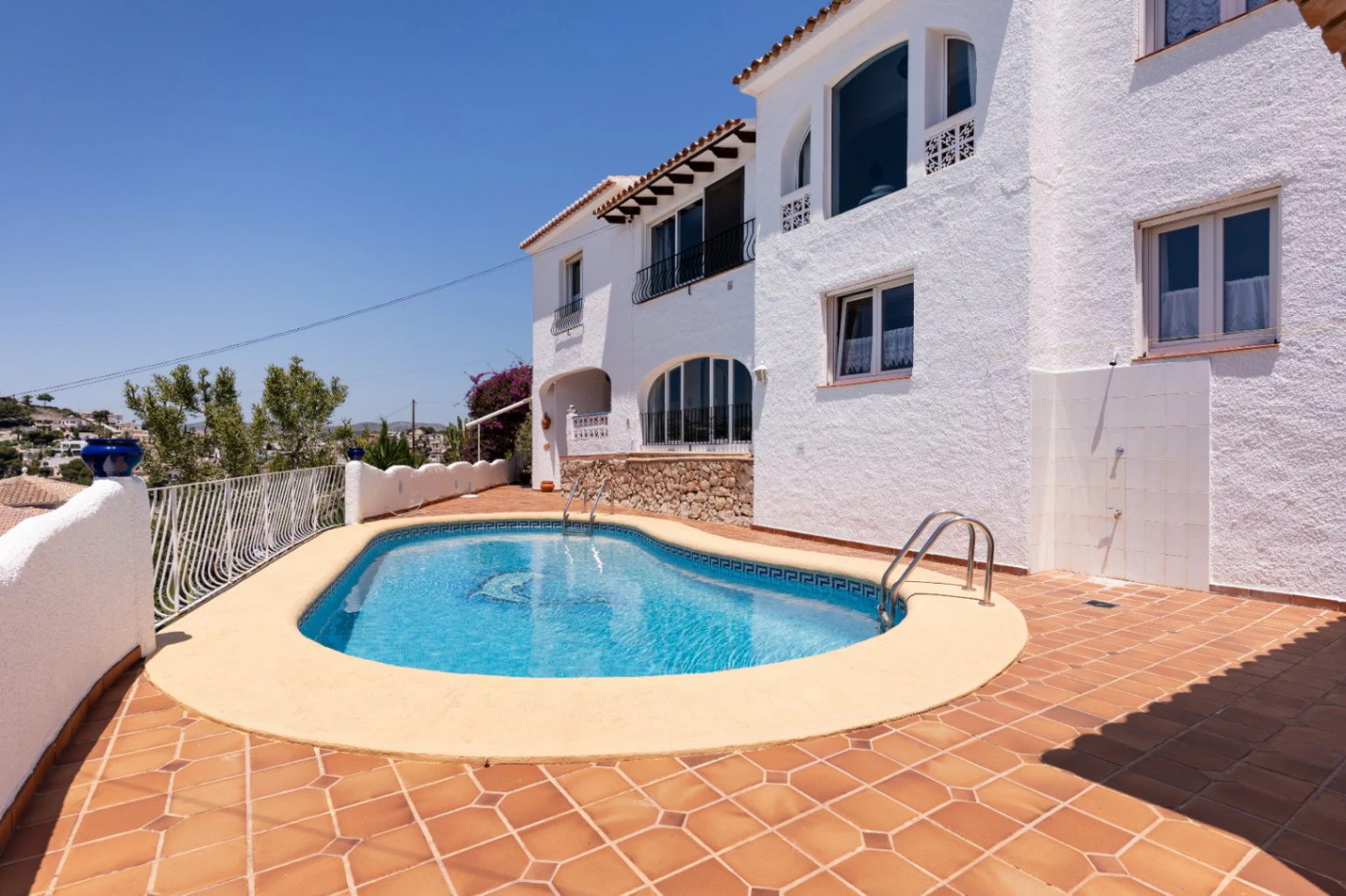Villa à vendre avec des vues spectaculaires sur la mer