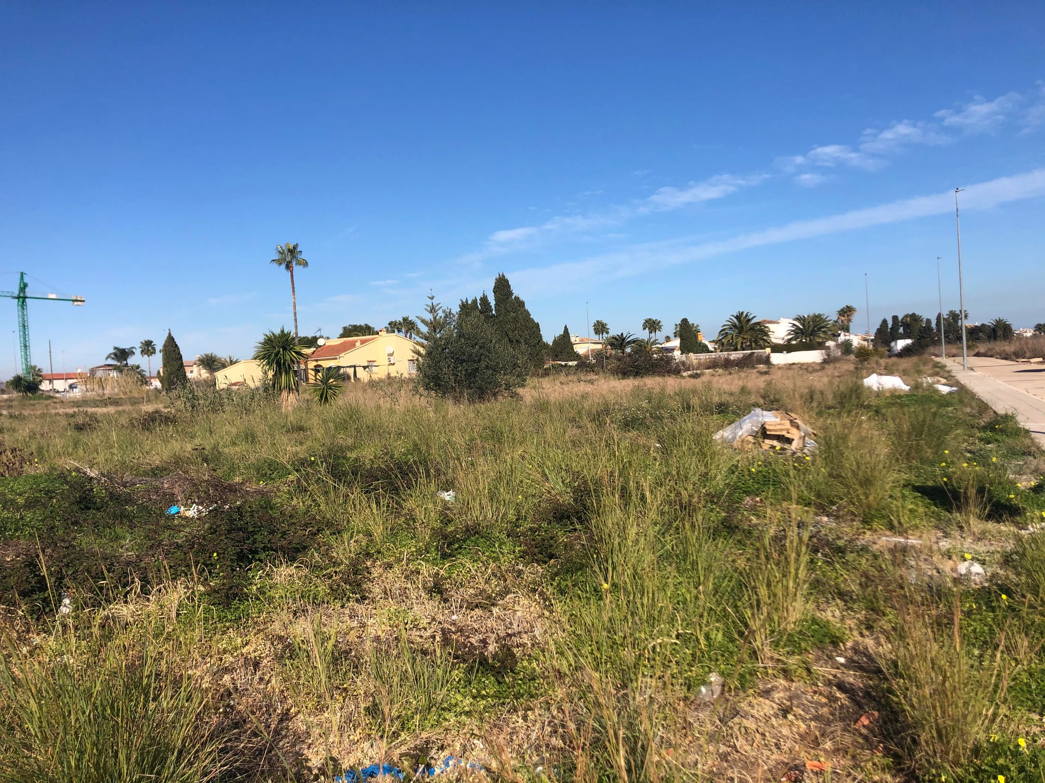 Solar de 6300 m2 listo para la construcción de viviendas unifamiliares u adosados.